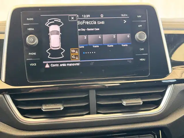 Volkswagen T-Roc view 24