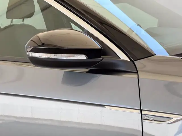 Volkswagen T-Roc view 16