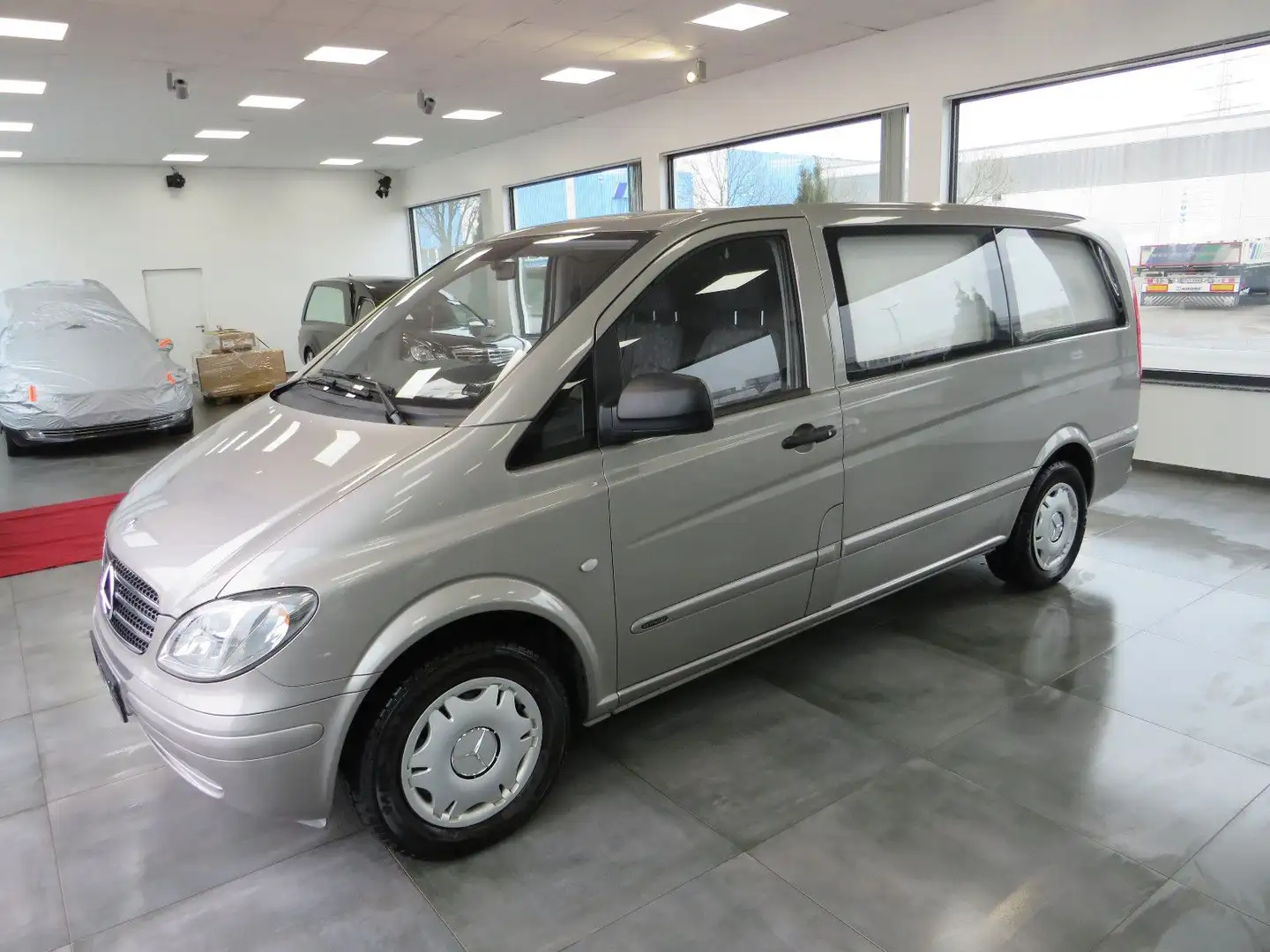 Mercedes-Benz Vito Hentschke Bestattungswagen / Leichenwagen Silber - 1