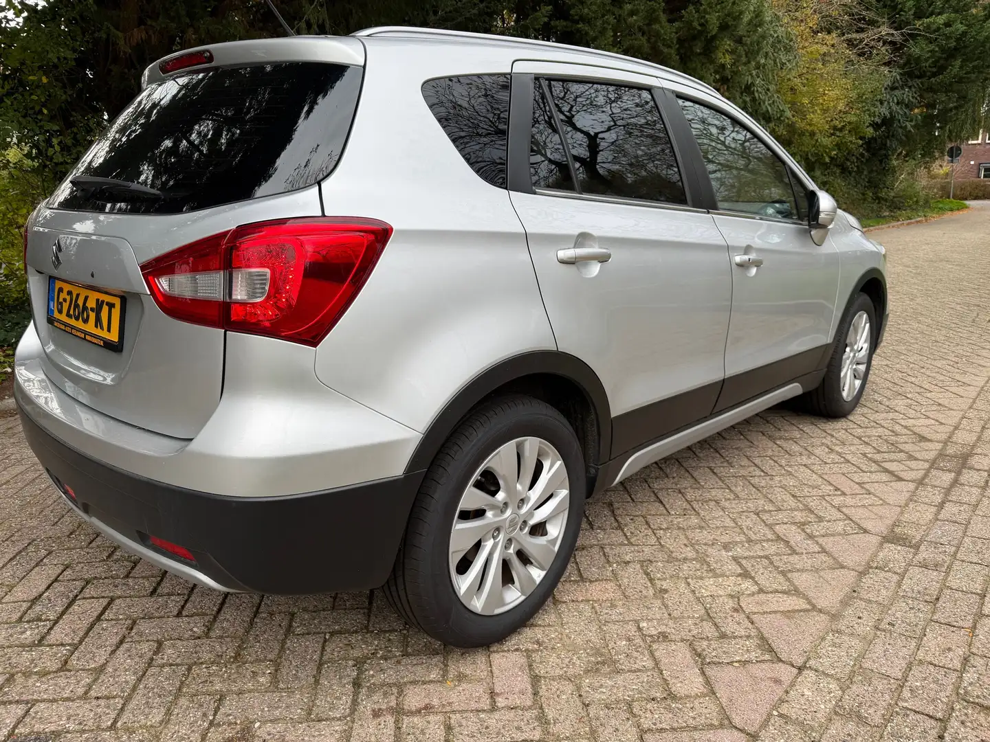 Suzuki S-Cross 1.0 Boosterjet Exclusive Zilver - 2