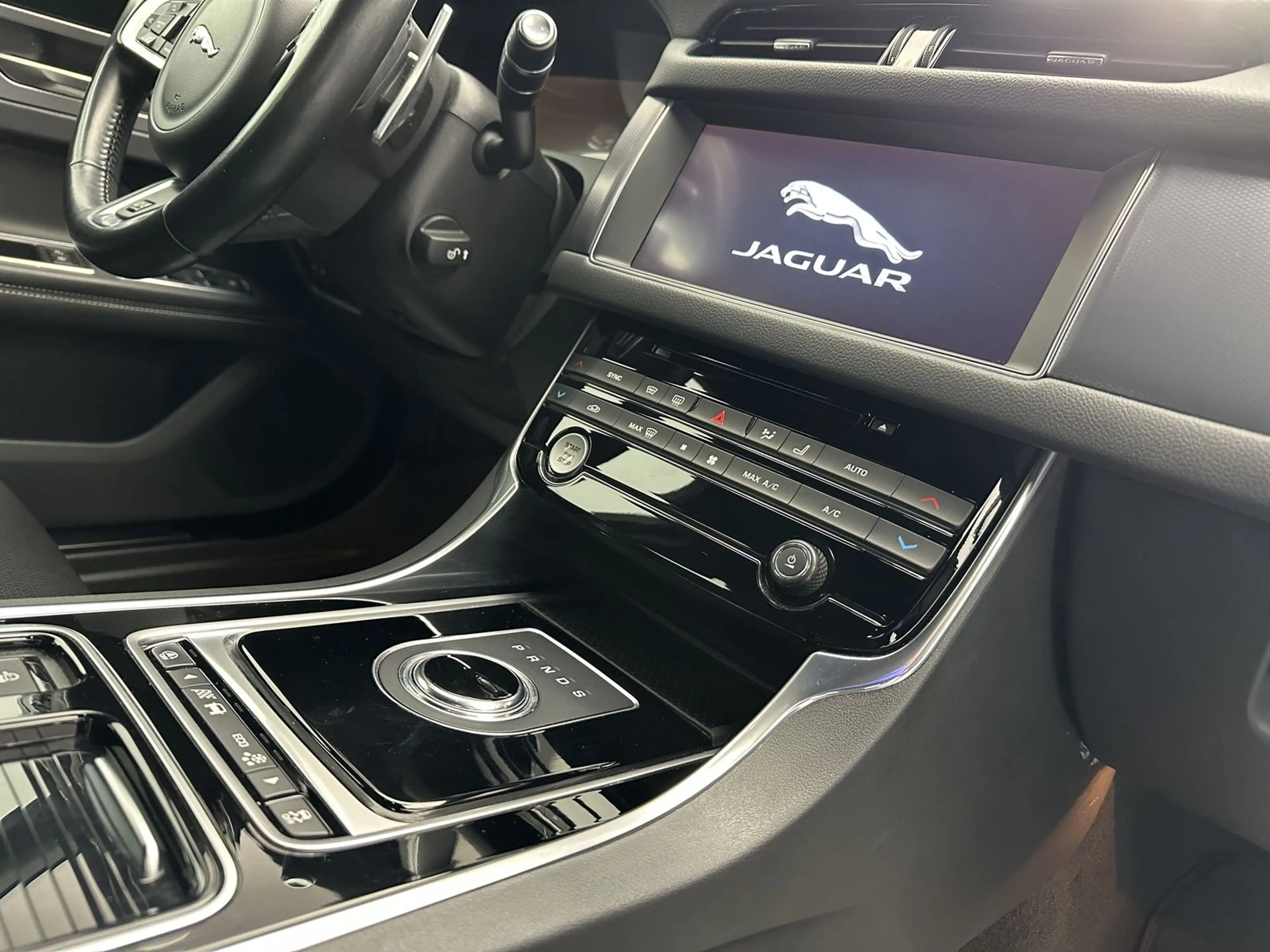 Jaguar XF R-Sport AWD "NAVI-CAM-MULTI-SITZH-PDC-ALU" — photo 10