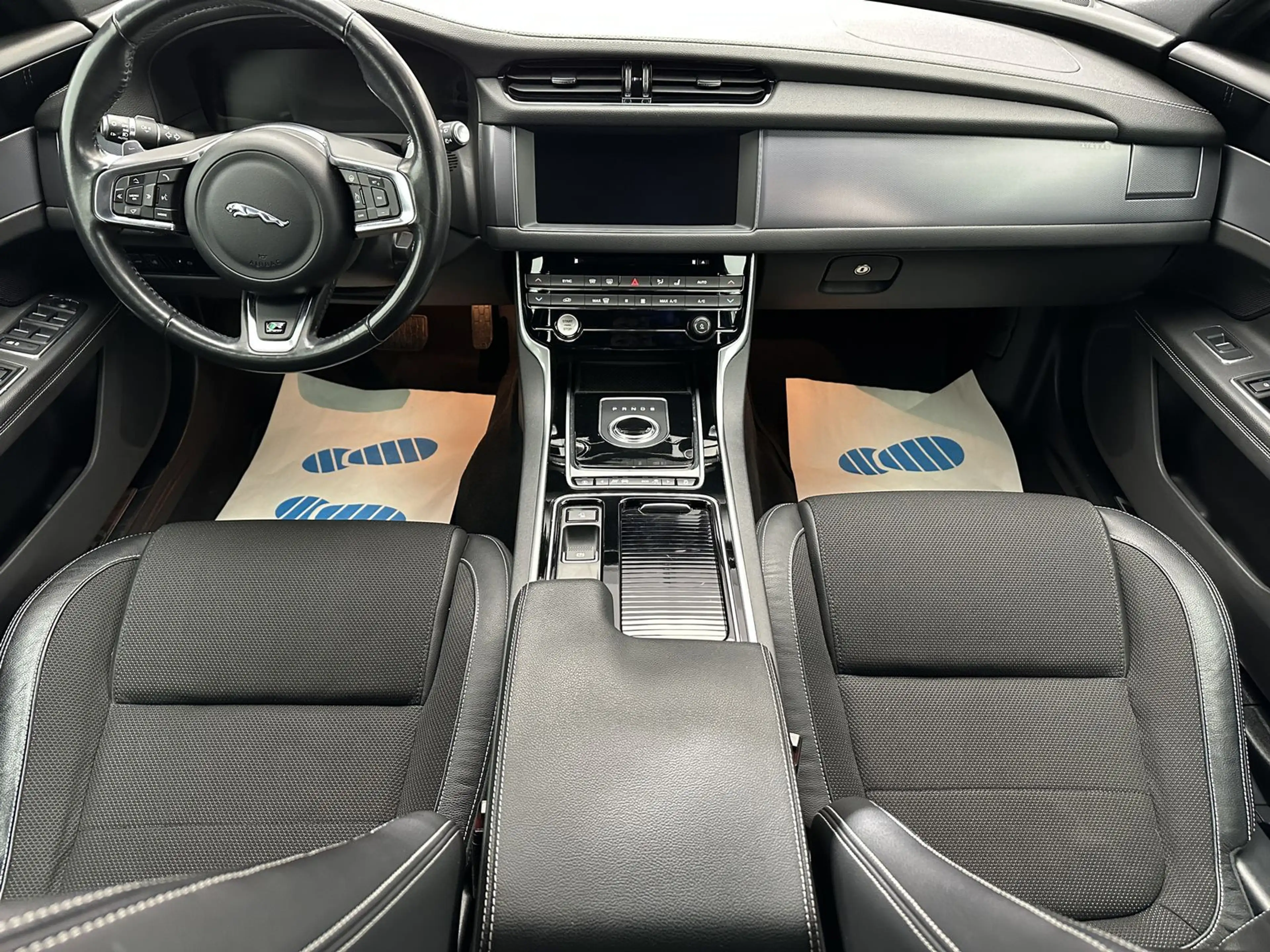 Jaguar XF R-Sport AWD "NAVI-CAM-MULTI-SITZH-PDC-ALU" — photo 12