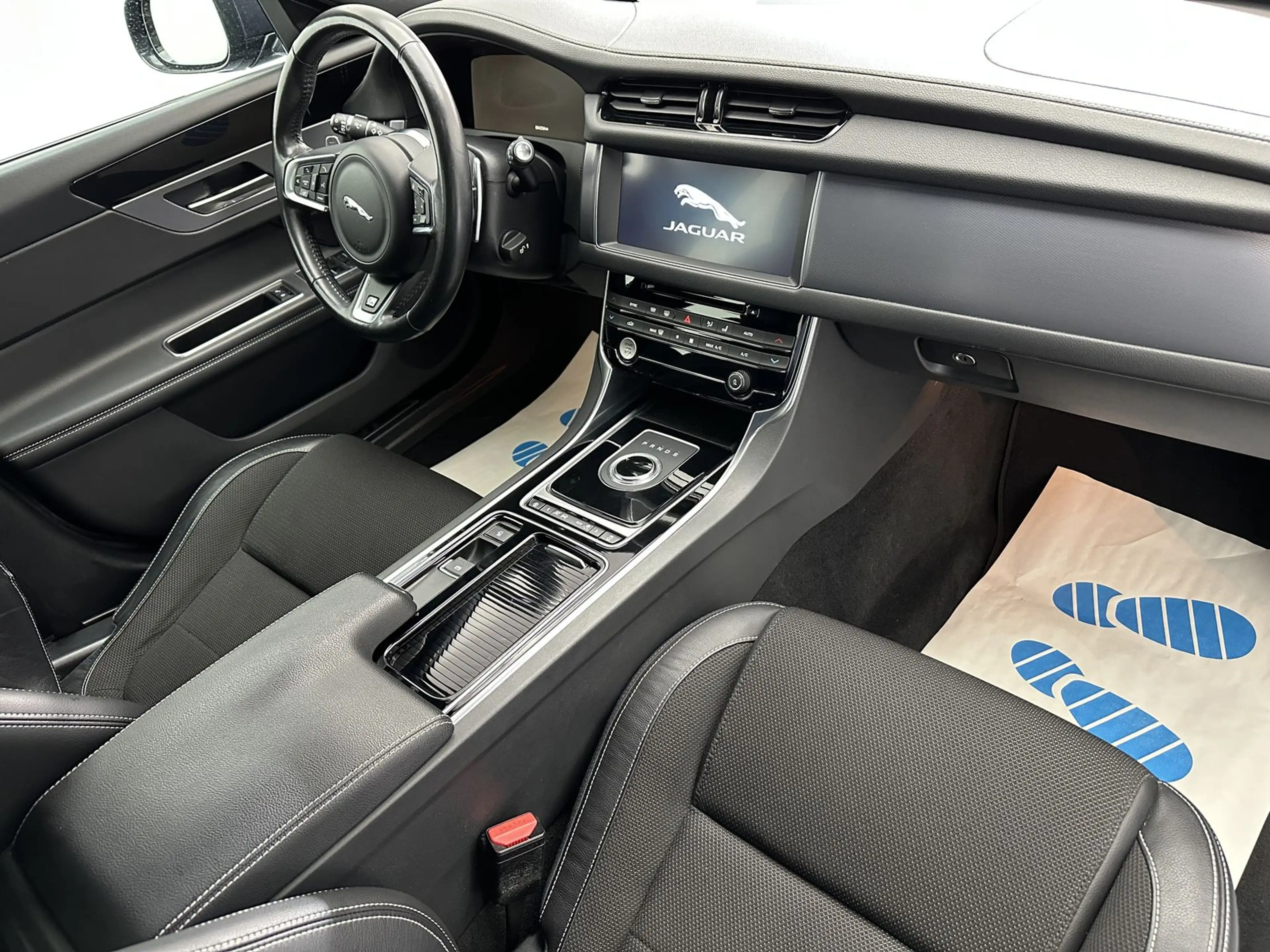 Jaguar XF R-Sport AWD "NAVI-CAM-MULTI-SITZH-PDC-ALU" — photo 11