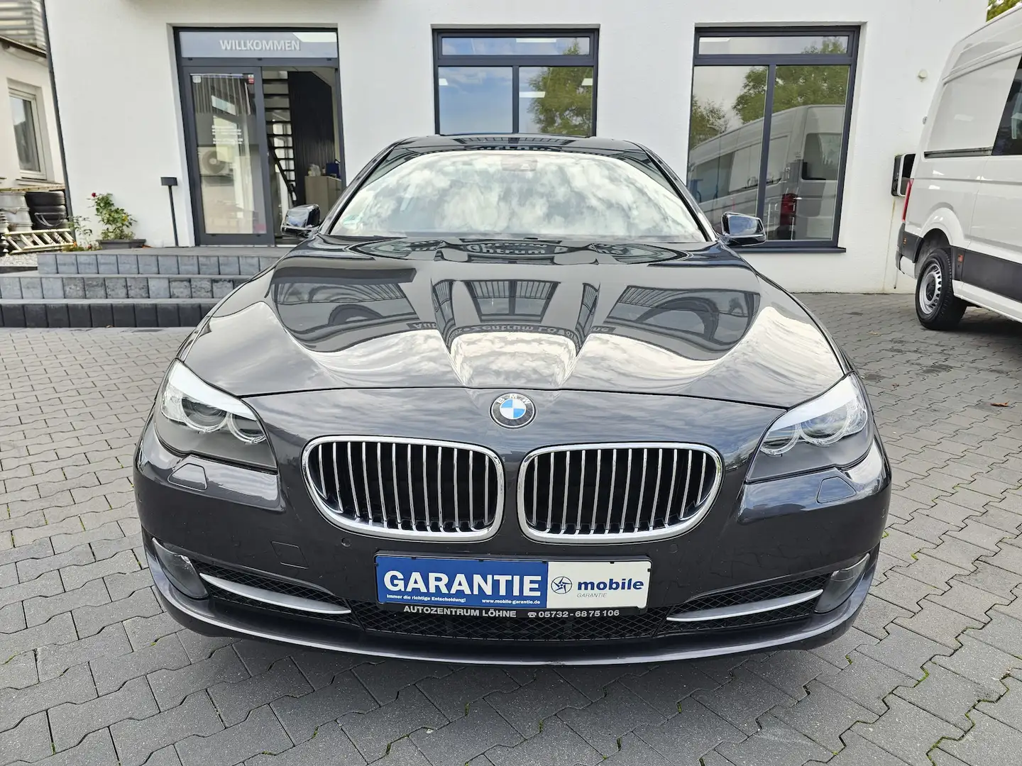 BMW 525 525d LEDER NAVI BI-XENON AUS 2.HAND Grijs - 2