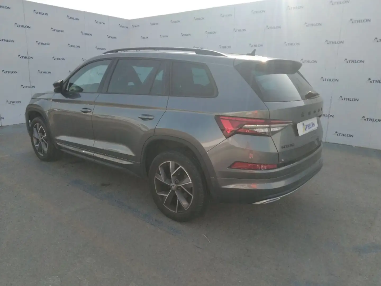 Skoda Kodiaq 2.0TDI AB tech Sportline 4x2 DSG 110kW Gris - 2