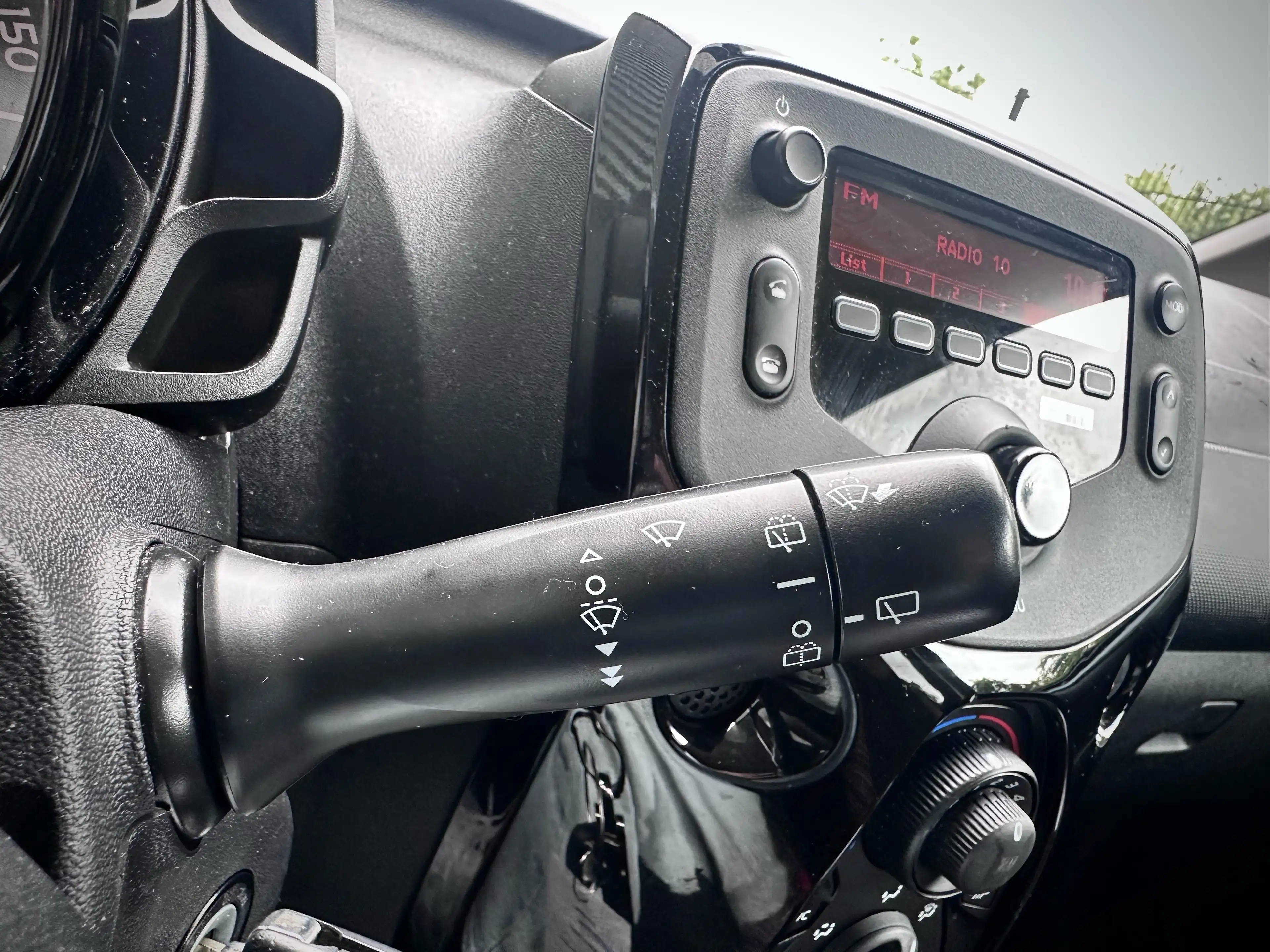 Citroen C1 VTi 72 Feel — photo 14