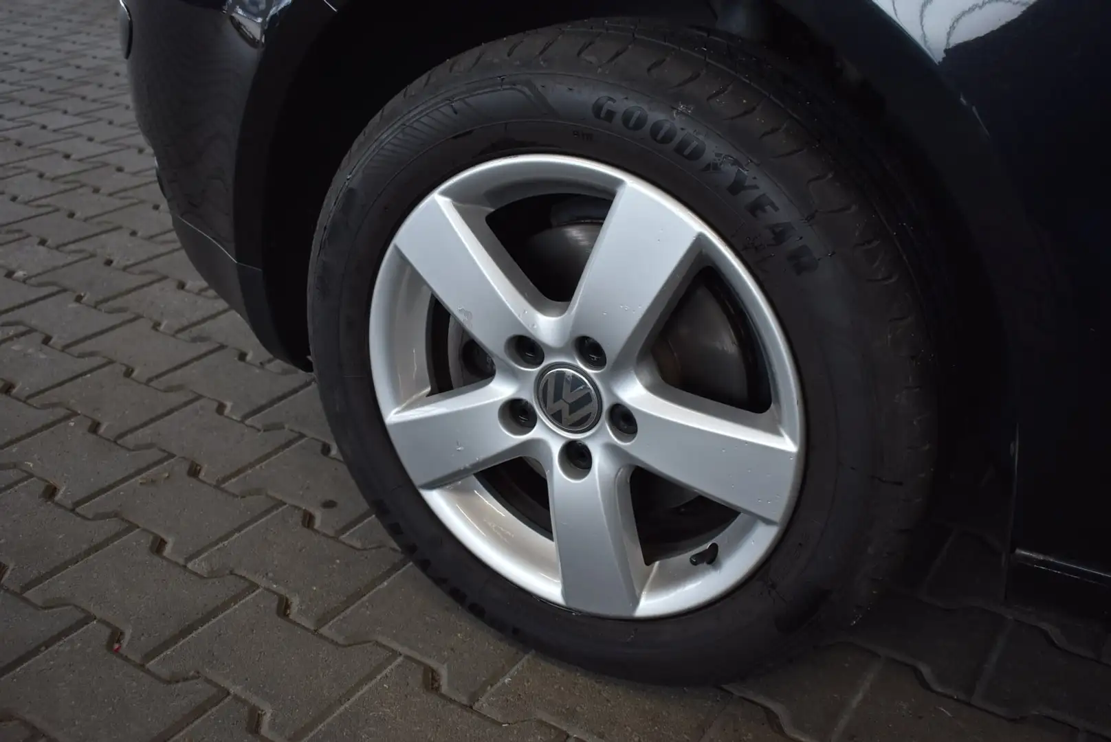 Volkswagen Touran 2.0 TDI DSG Highline Navi Kamera Fekete - 2