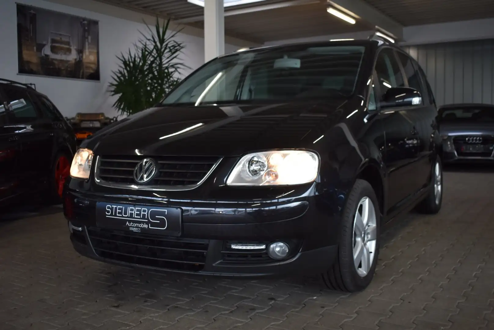 Volkswagen Touran 2.0 TDI DSG Highline Navi Kamera Fekete - 1