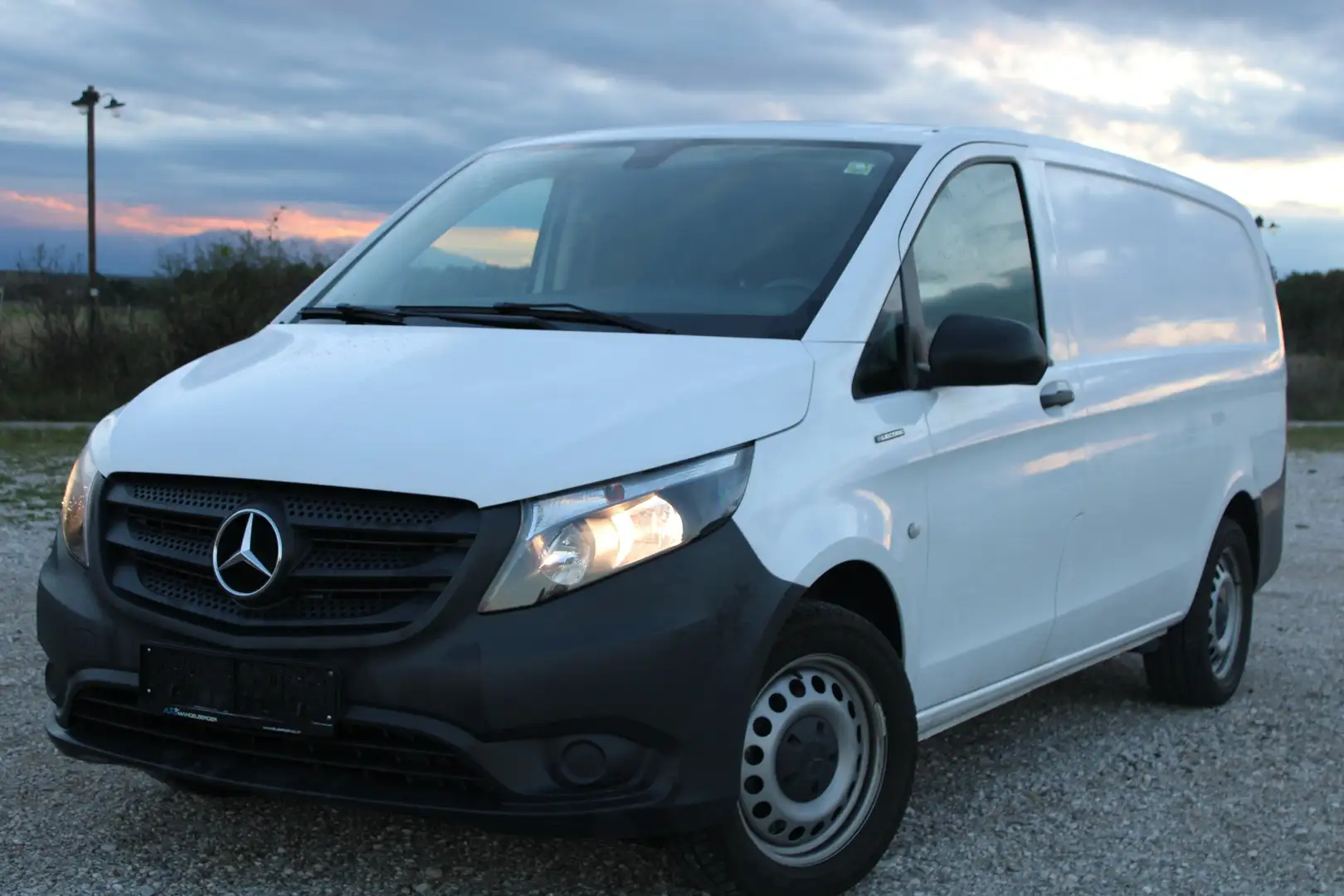 Mercedes-Benz Vito eVito 111/112 lang (447.603) Weiß - 1