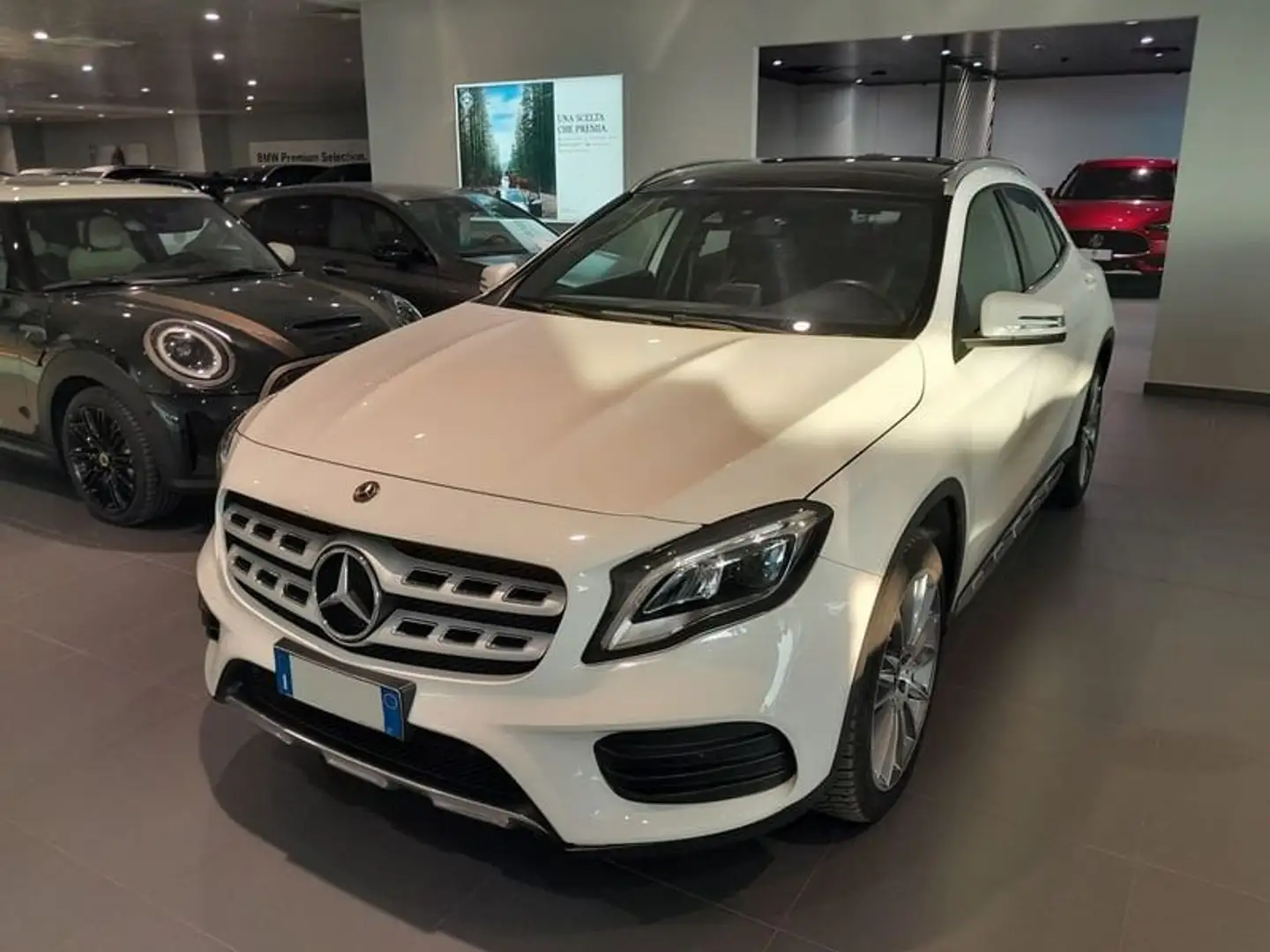 Mercedes-Benz GLA 200 200 d Premium auto Weiß - 1
