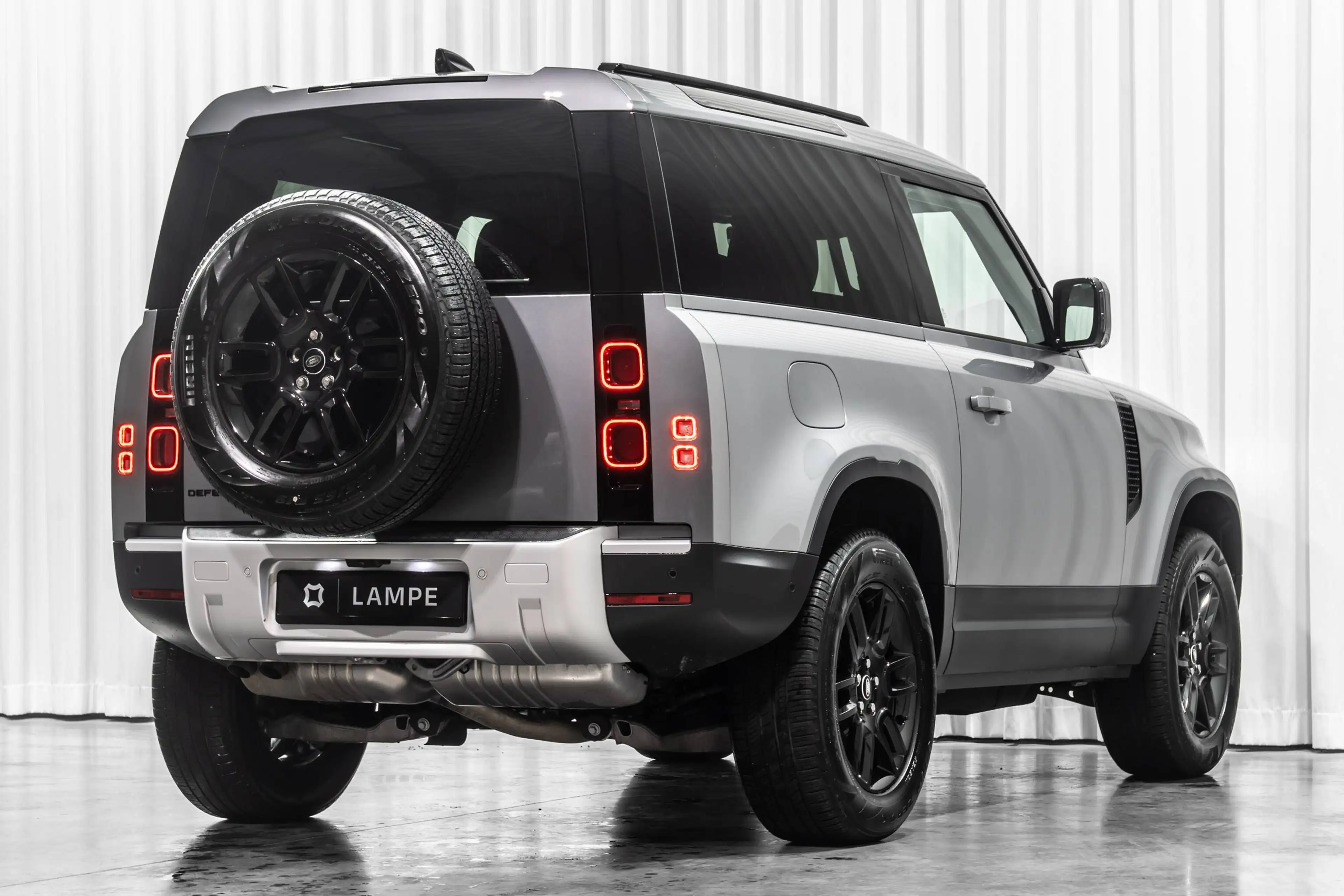 Land Rover Defender 90 D200 S Lichte Vracht Jumpseat 3-Zit Trekhaak BlackPack — photo 2