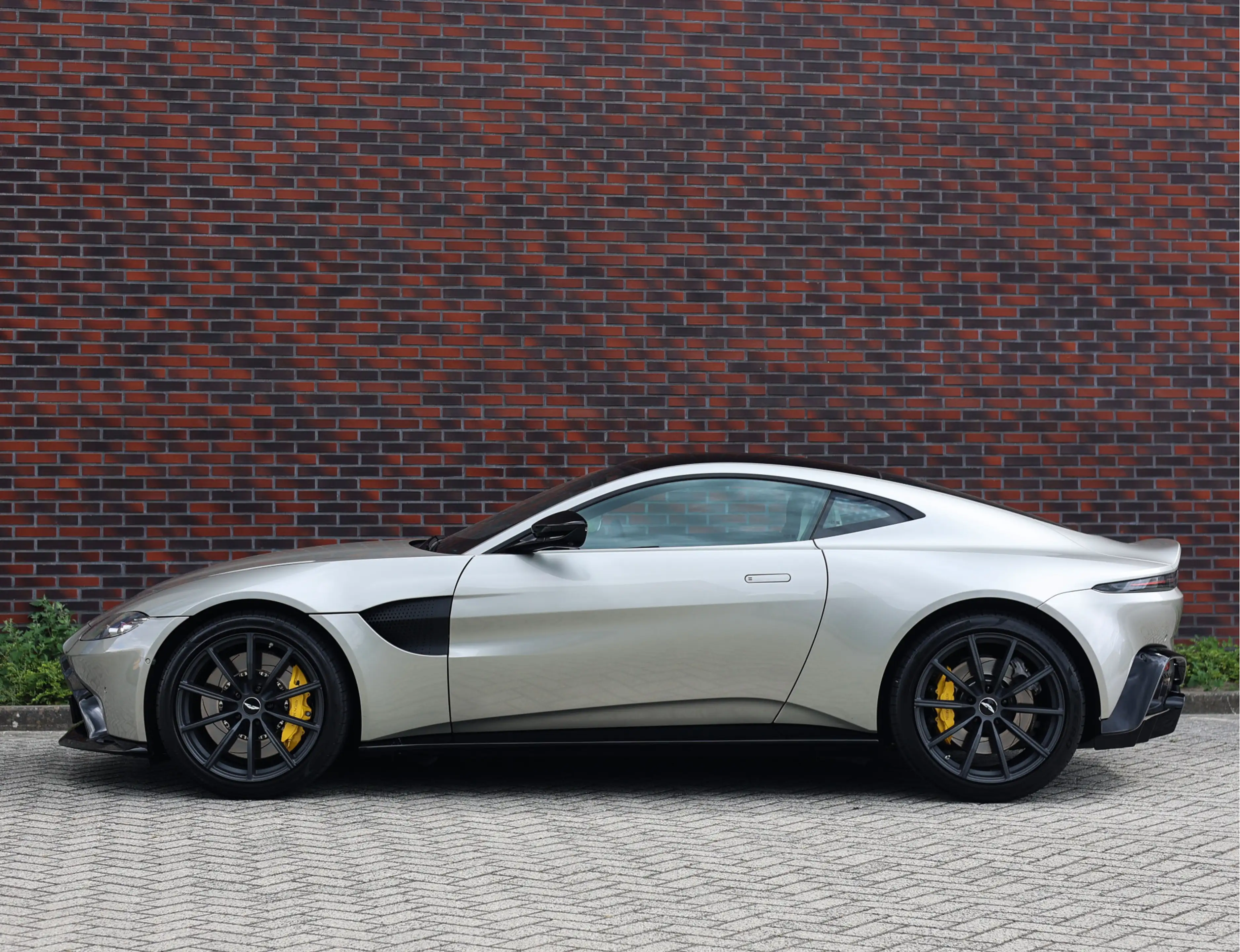 Aston Martin Vantage 4.0 V8 | Q Special - 360camera — photo 15