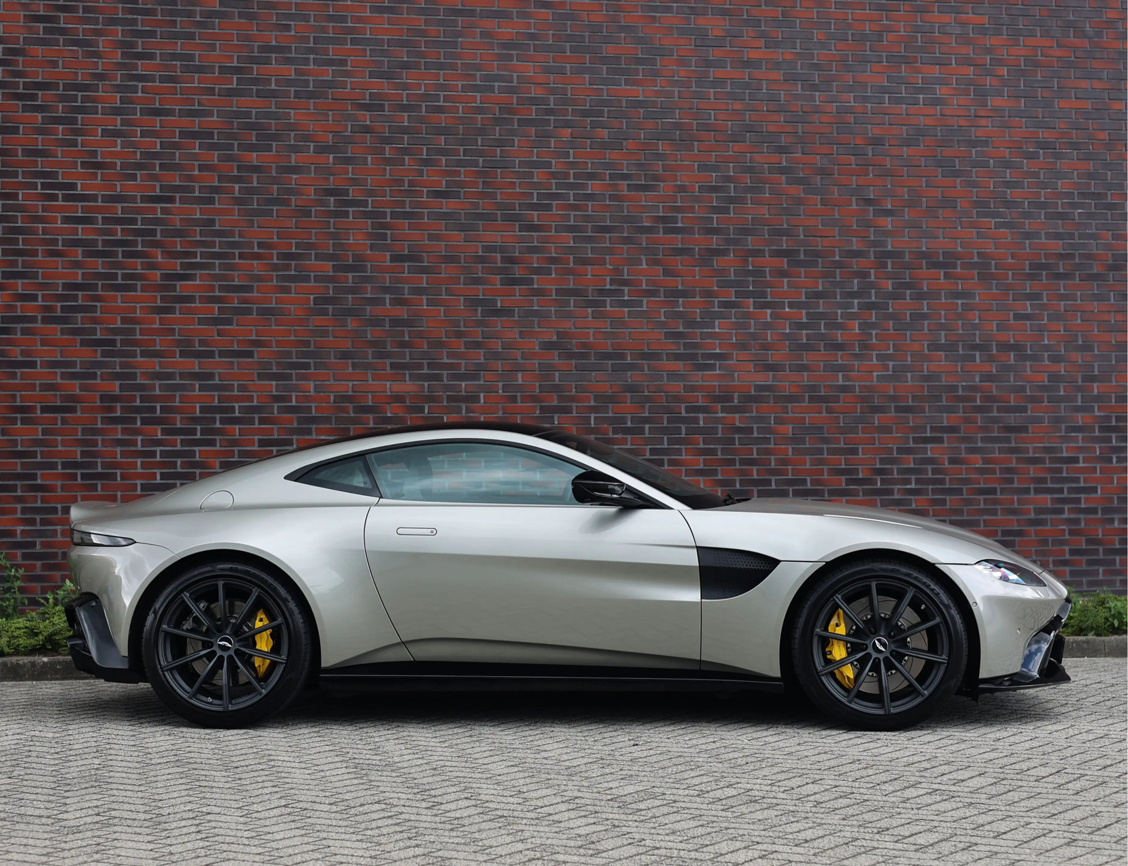 Aston Martin Vantage 4.0 V8 | Q Special - 360camera — photo 14