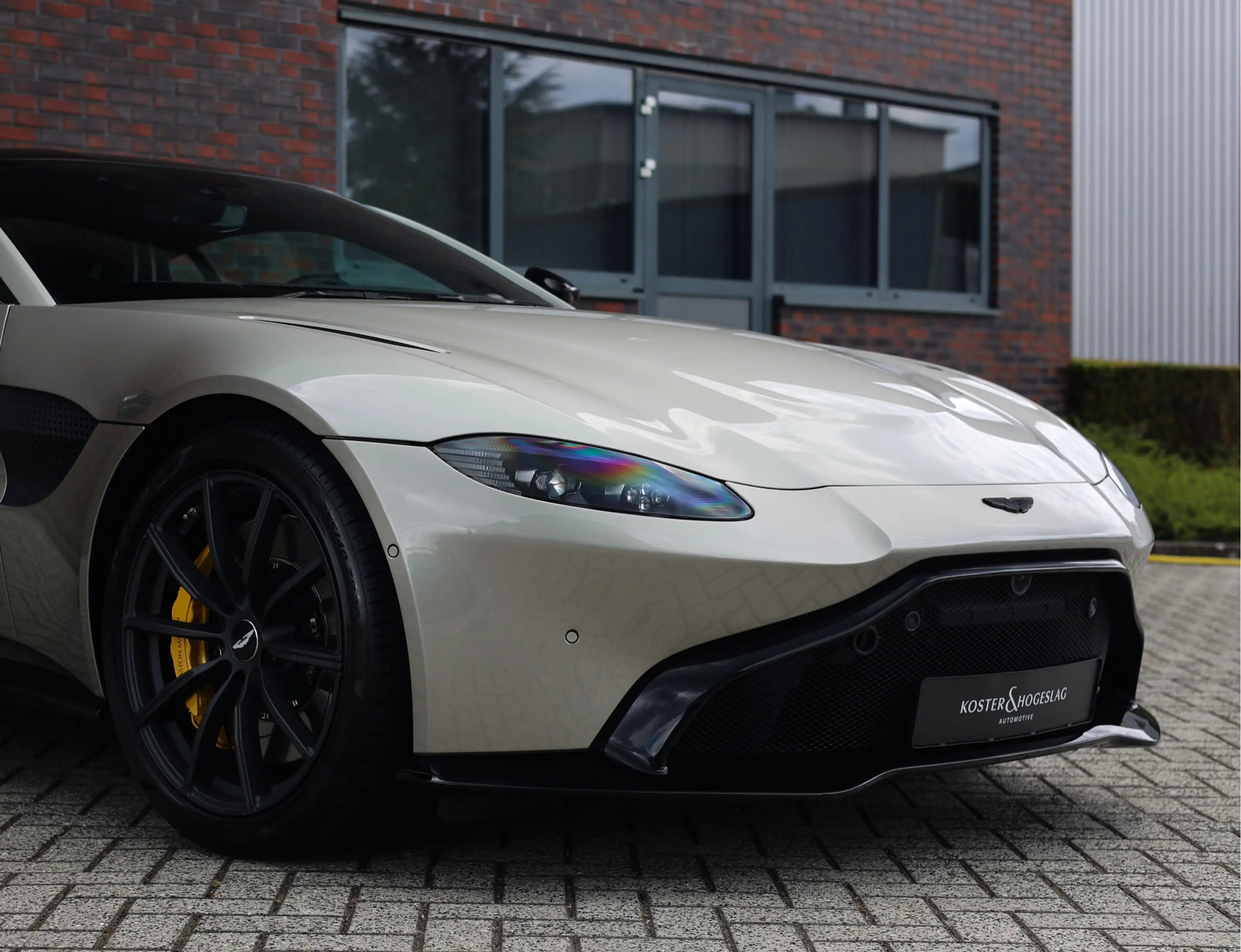 Aston Martin Vantage 4.0 V8 | Q Special - 360camera — photo 8