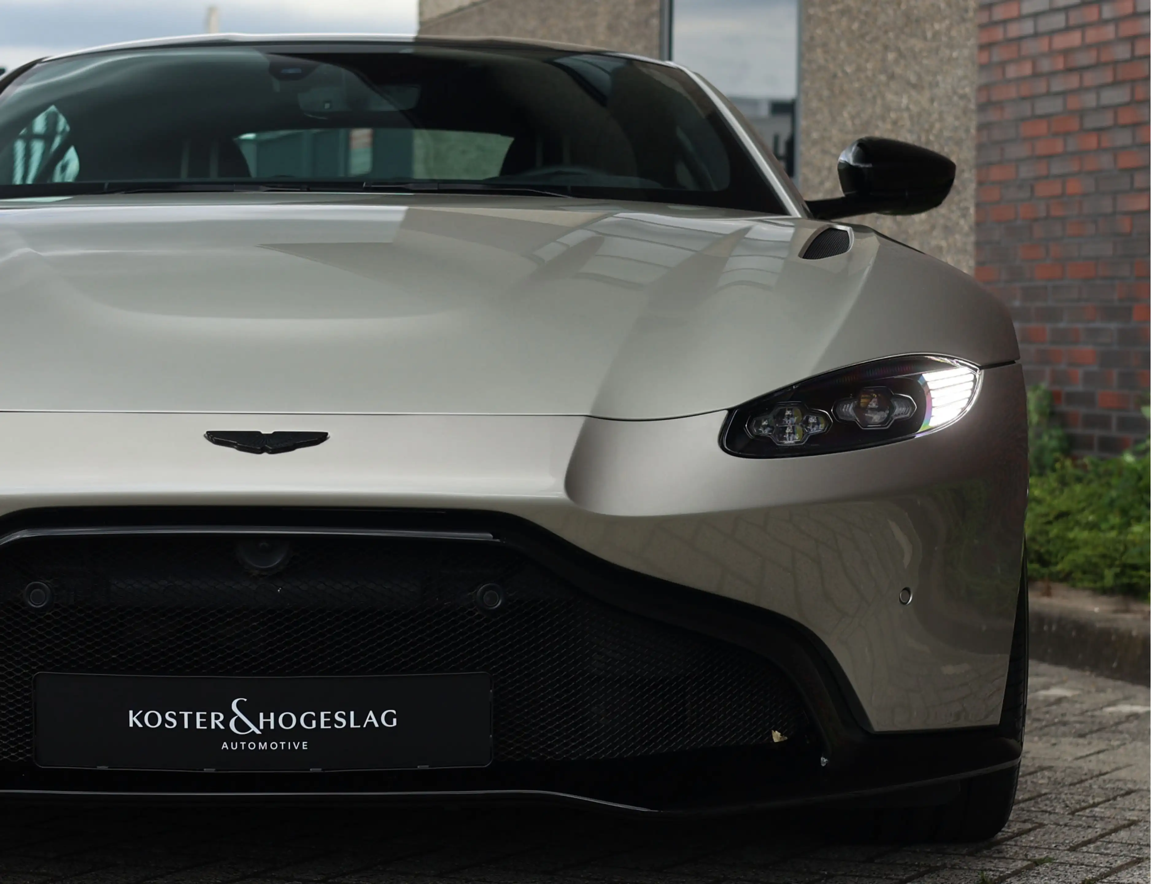 Aston Martin Vantage 4.0 V8 | Q Special - 360camera — photo 12