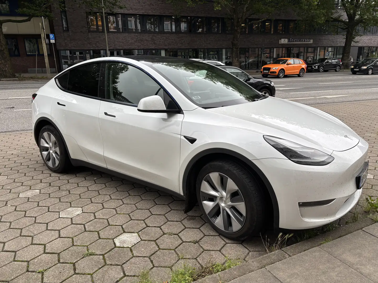 Tesla Model Y RWD - 1