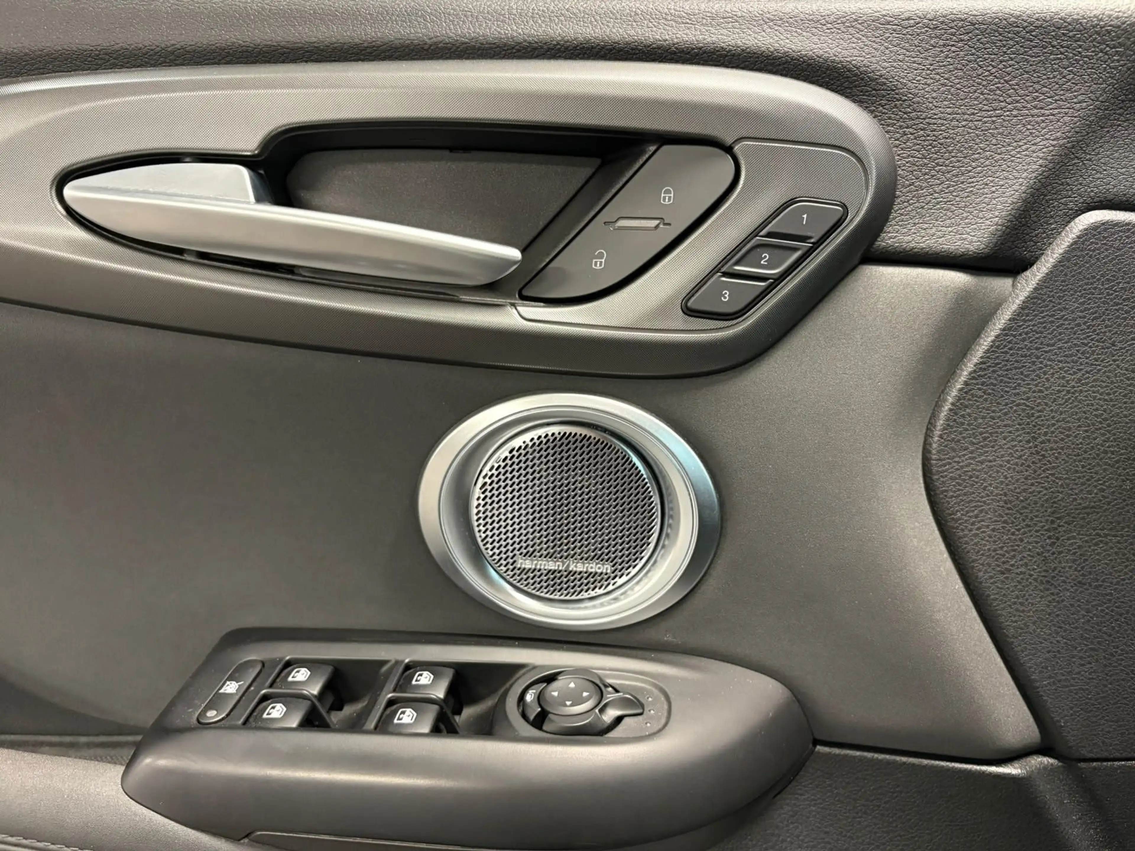 Alfa Romeo Tonale Ti MATRIX+H&K+ACC+AHK+MEMO+E.HECK+360°+ — photo 7