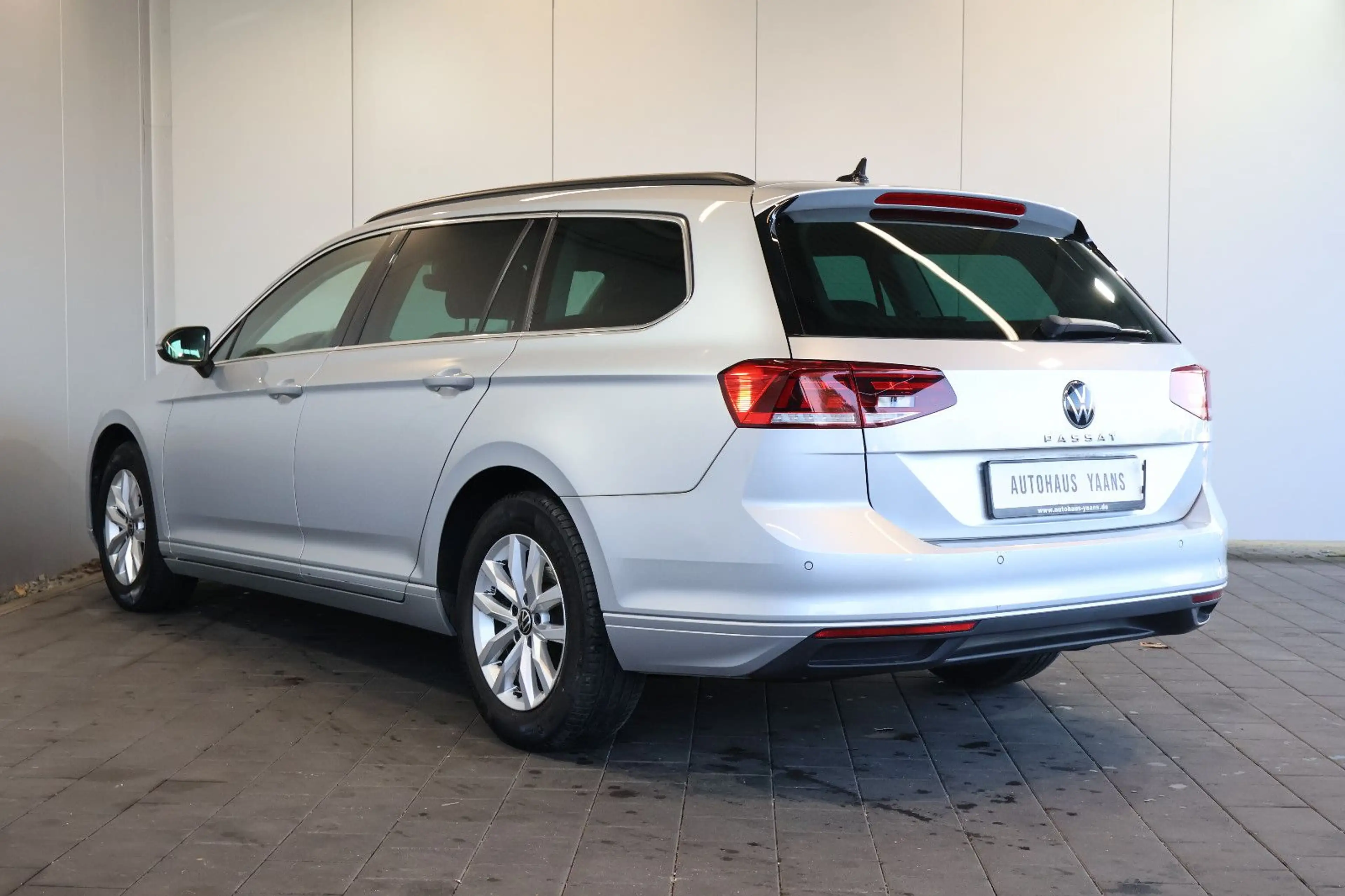 Volkswagen Passat Variant Passat 2.0 TDI Business AID+ACC+KAM+LED+PANO — photo 6