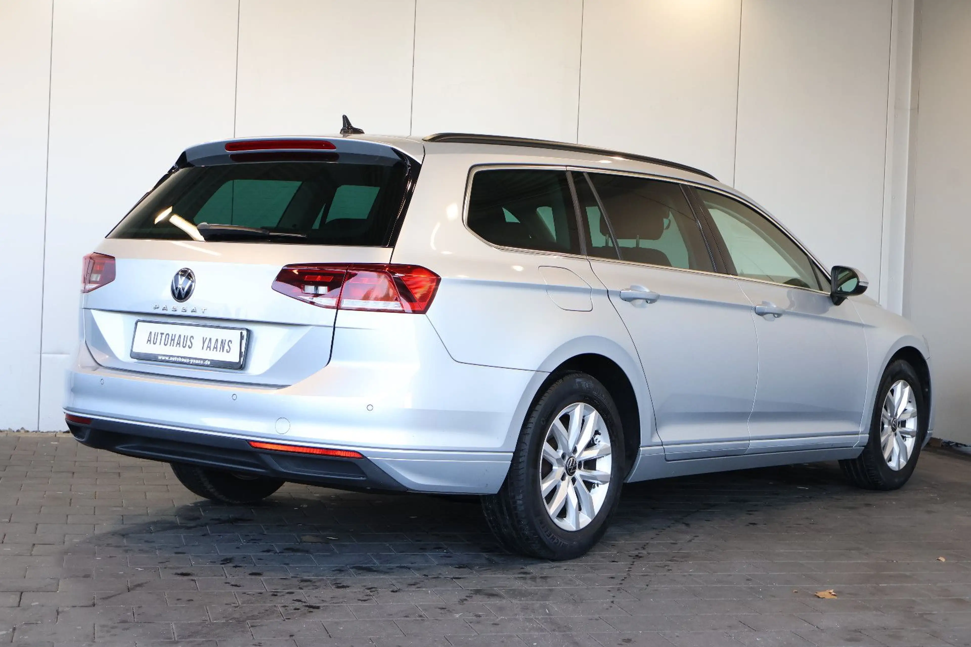 Volkswagen Passat Variant Passat 2.0 TDI Business AID+ACC+KAM+LED+PANO — photo 4