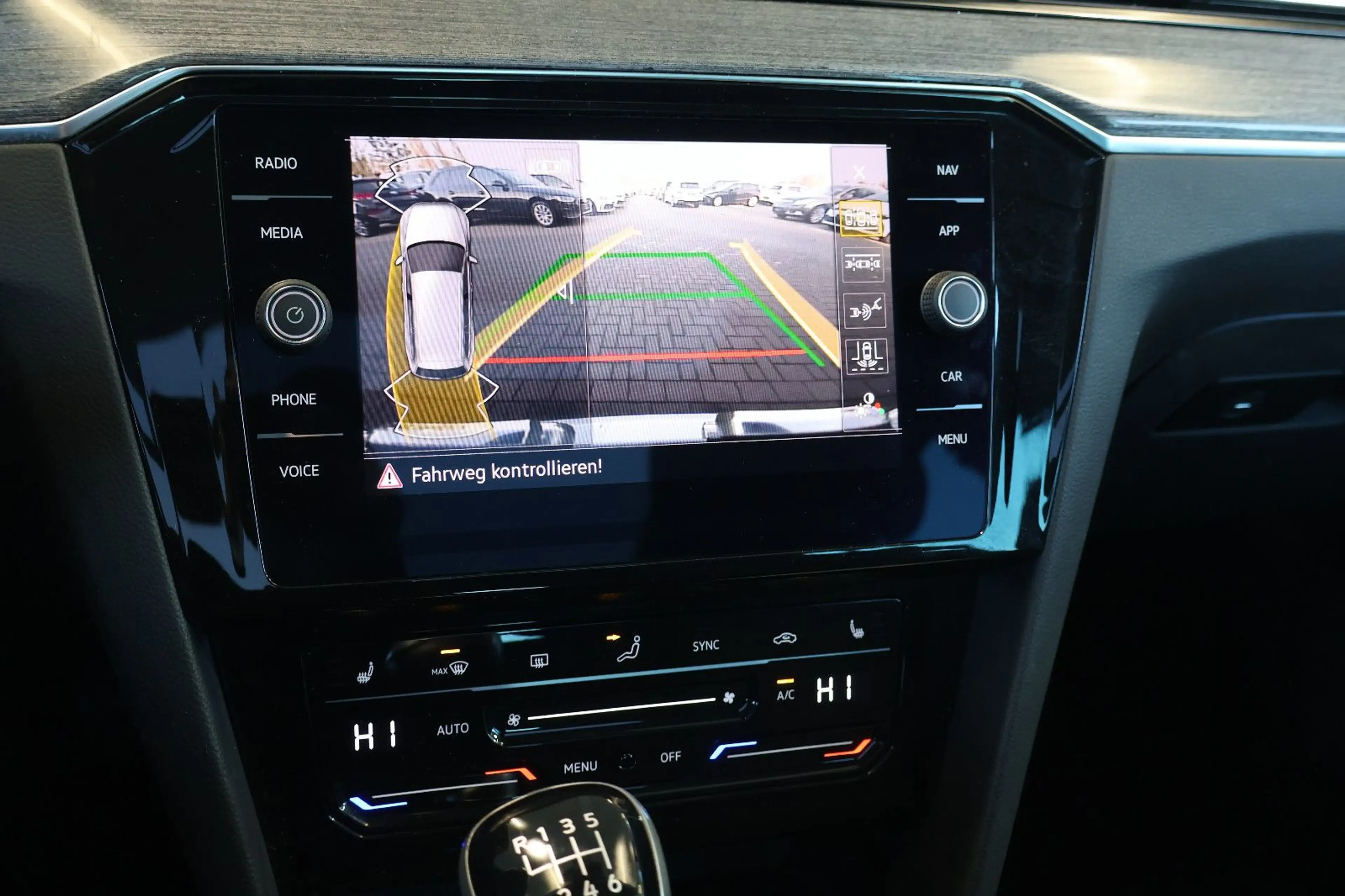 Volkswagen Passat Variant Passat 2.0 TDI Business AID+ACC+KAM+LED+PANO — photo 9