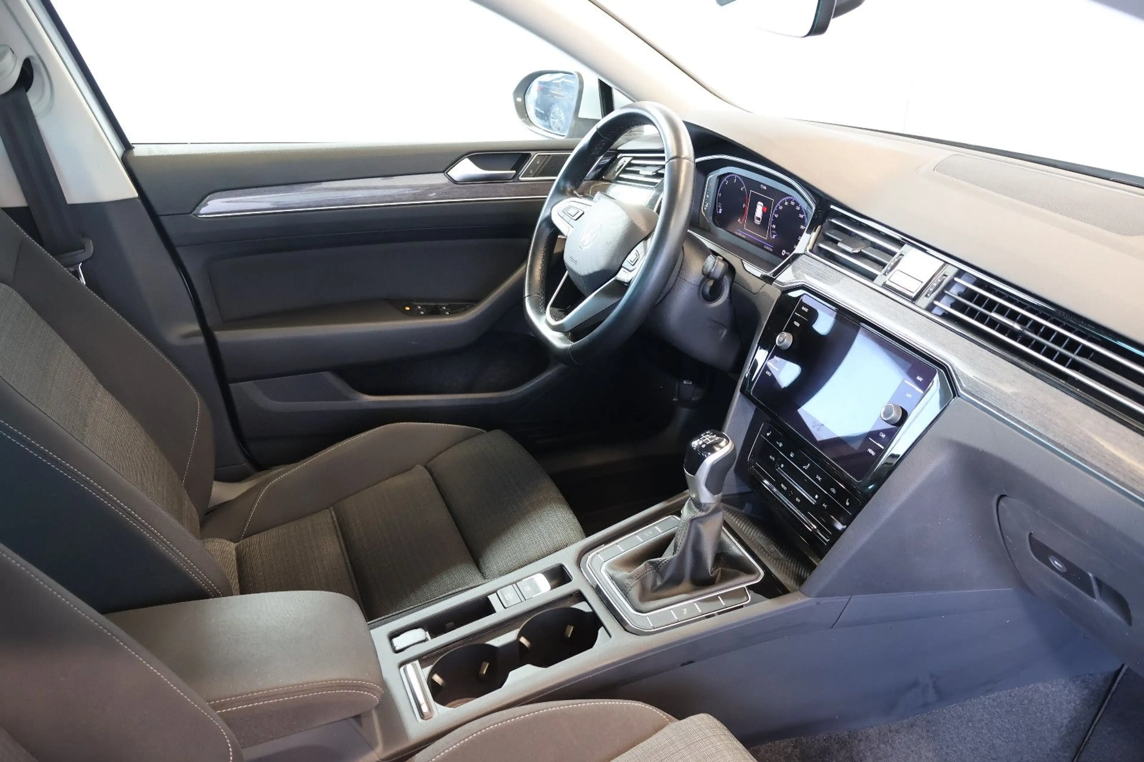 Volkswagen Passat Variant Passat 2.0 TDI Business AID+ACC+KAM+LED+PANO — photo 14