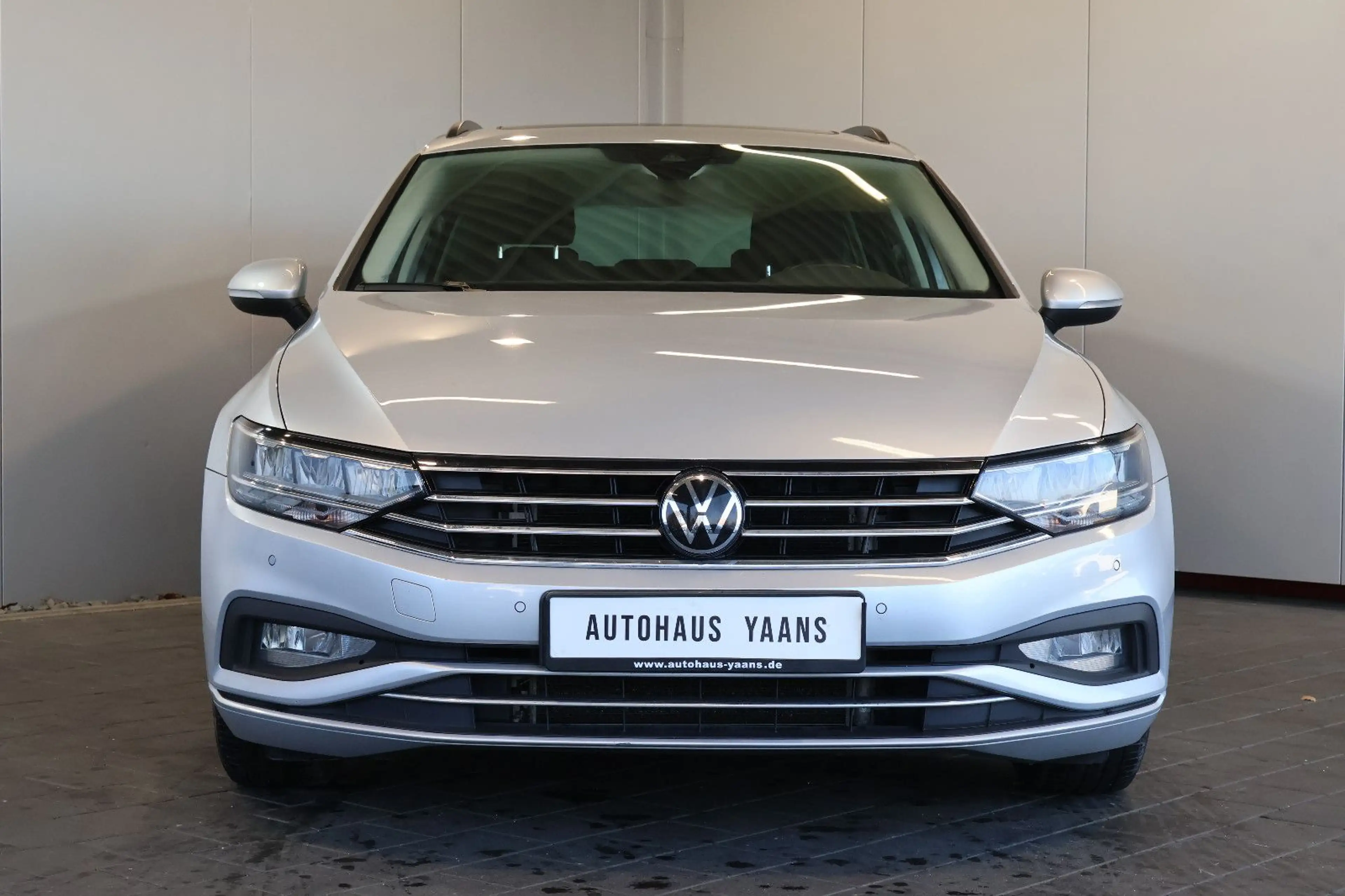 Volkswagen Passat Variant Passat 2.0 TDI Business AID+ACC+KAM+LED+PANO — photo 2