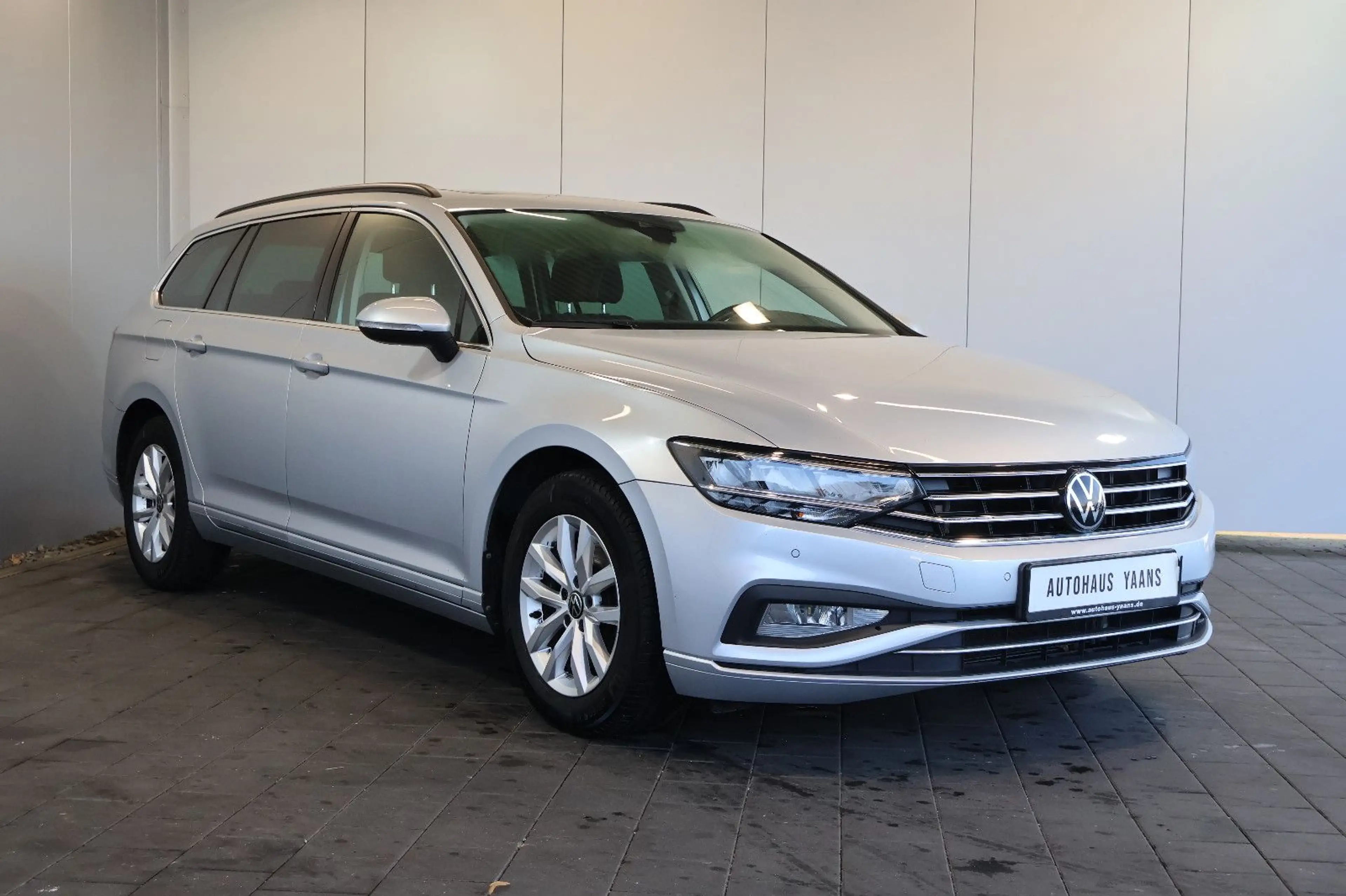 Volkswagen Passat Variant Passat 2.0 TDI Business AID+ACC+KAM+LED+PANO — photo 3