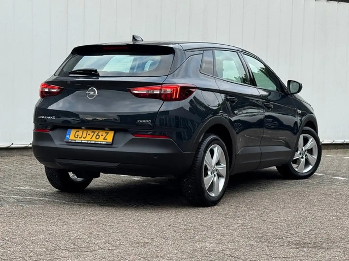 Opel Grandland X 1.2 Turbo Business + met Navigatie, All Season, PD Grey - 2