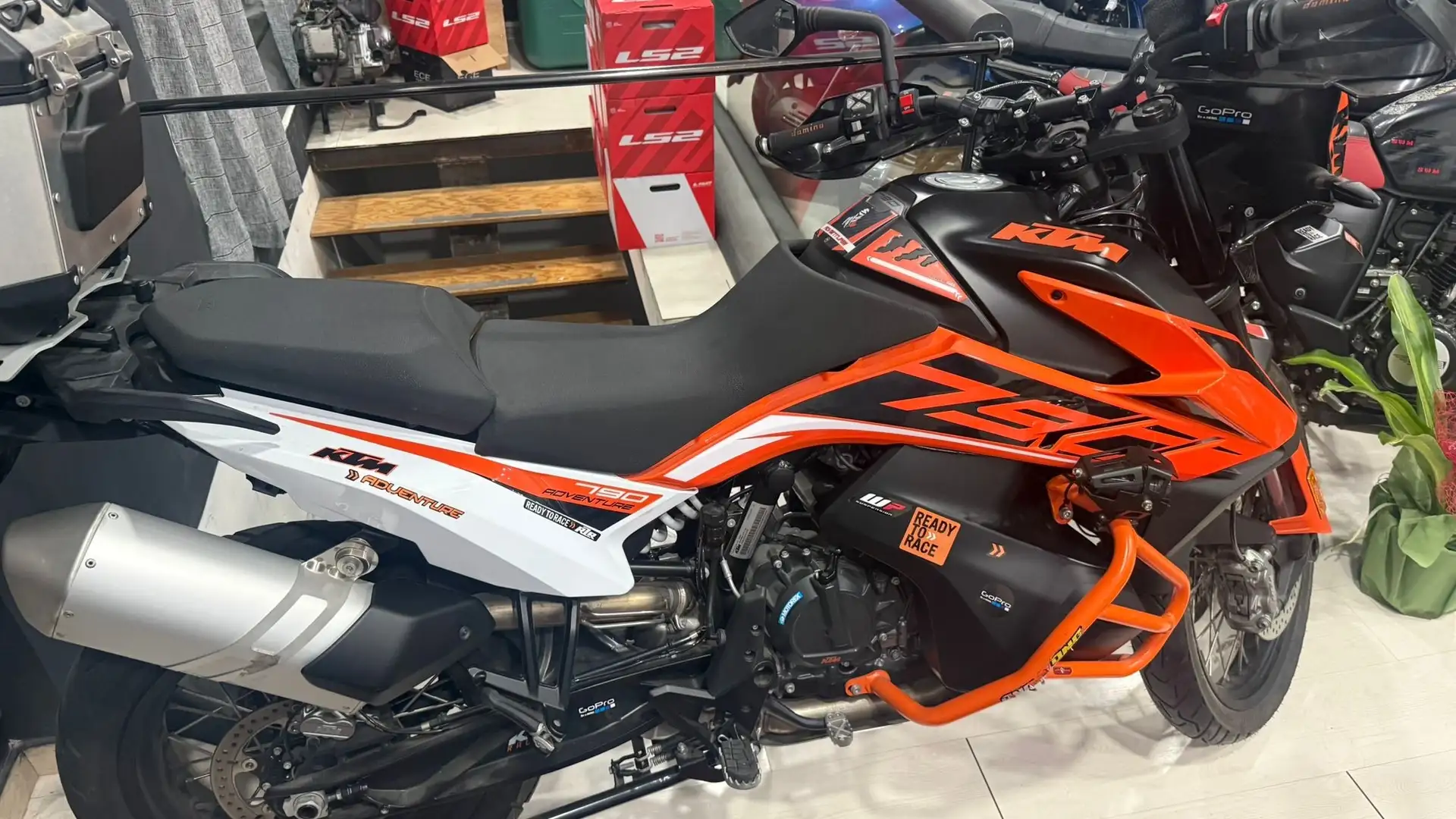 KTM 790 Adventure Orange - 2