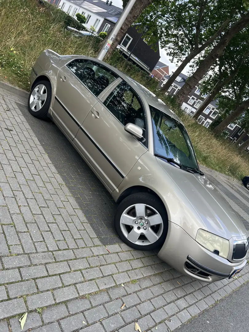 Skoda Superb 2.8 V6 Elegance Beige - 1