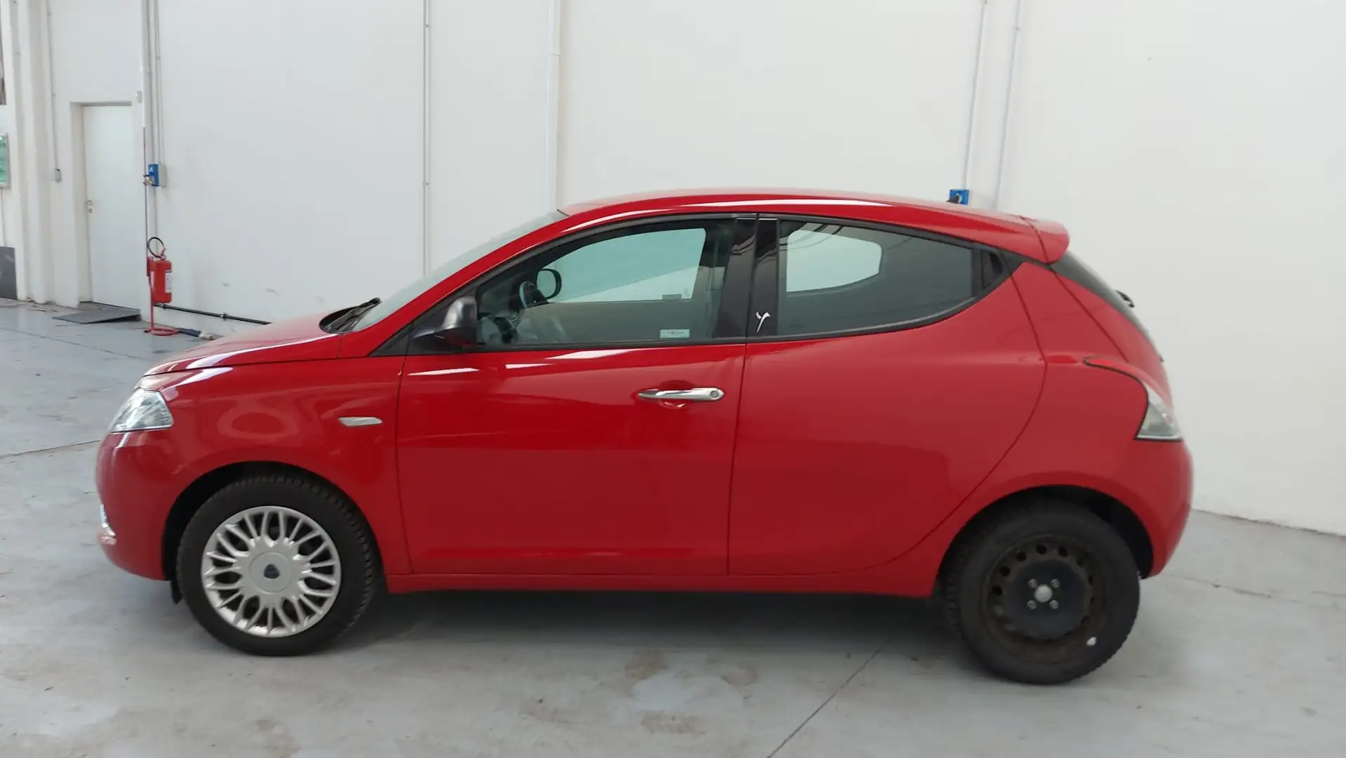 Lancia Ypsilon 1.3 mjt Silver FG336 Rosso - 2