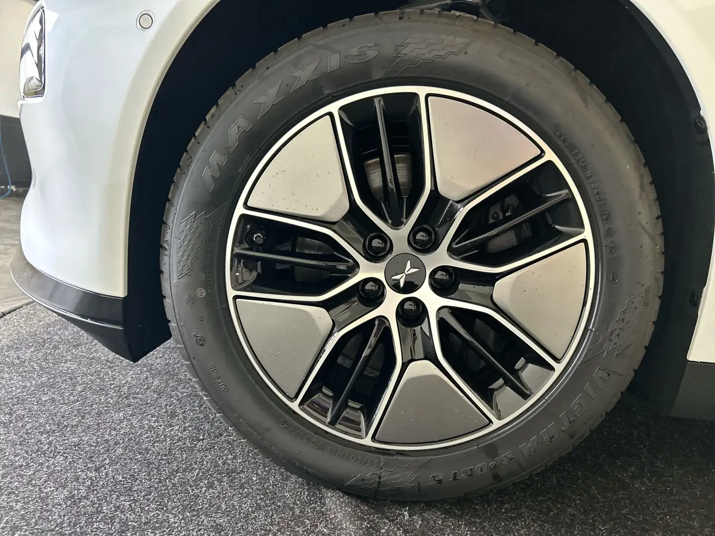 Xpeng P7 RWD Long Range 86 kWh | Nieuwprijs € 51.990,-  Uw Wit - 2