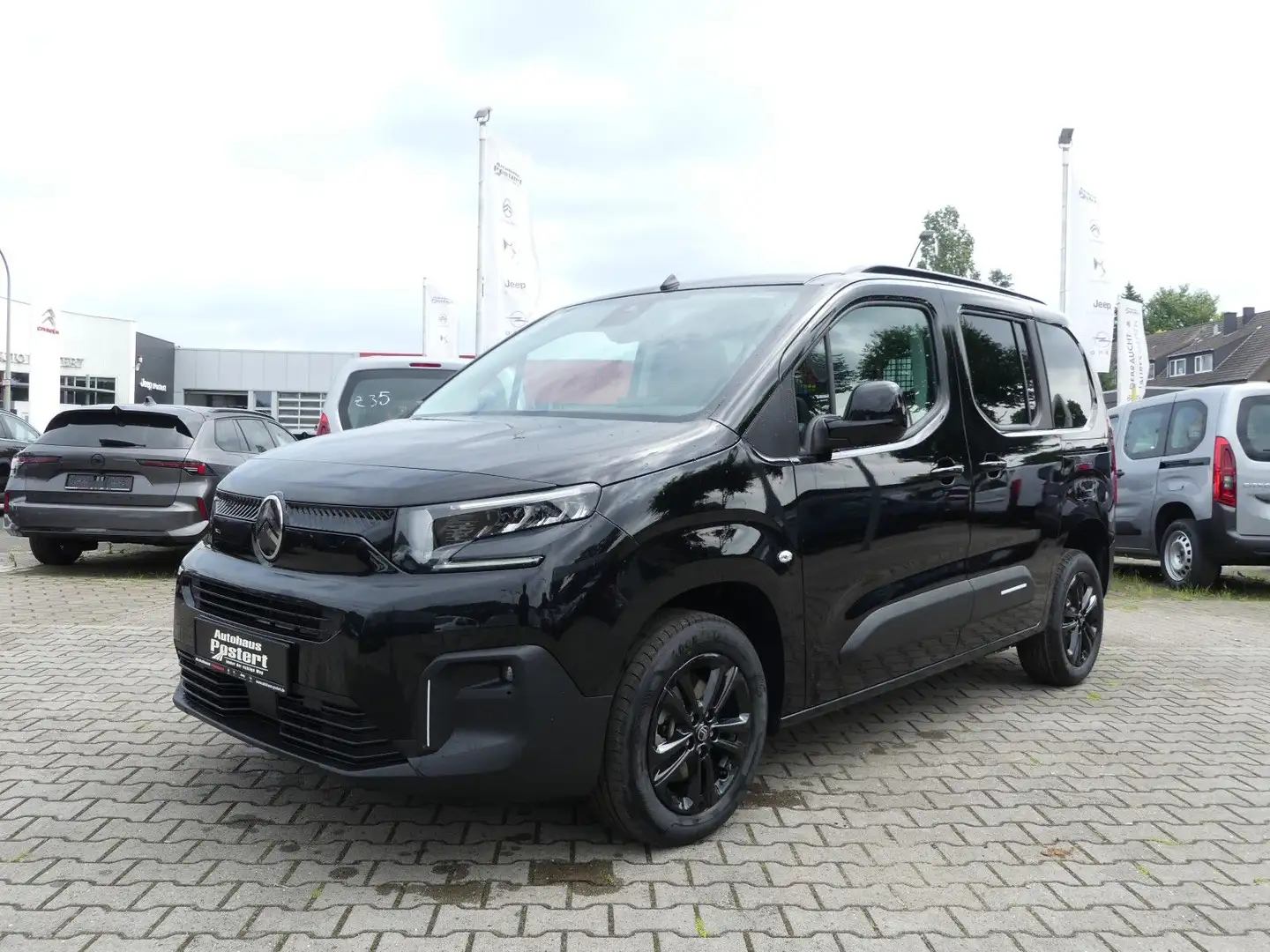 Citroen Berlingo MPV BlueHDi 130 S&S EAT8 M PLUS Schwarz - 1