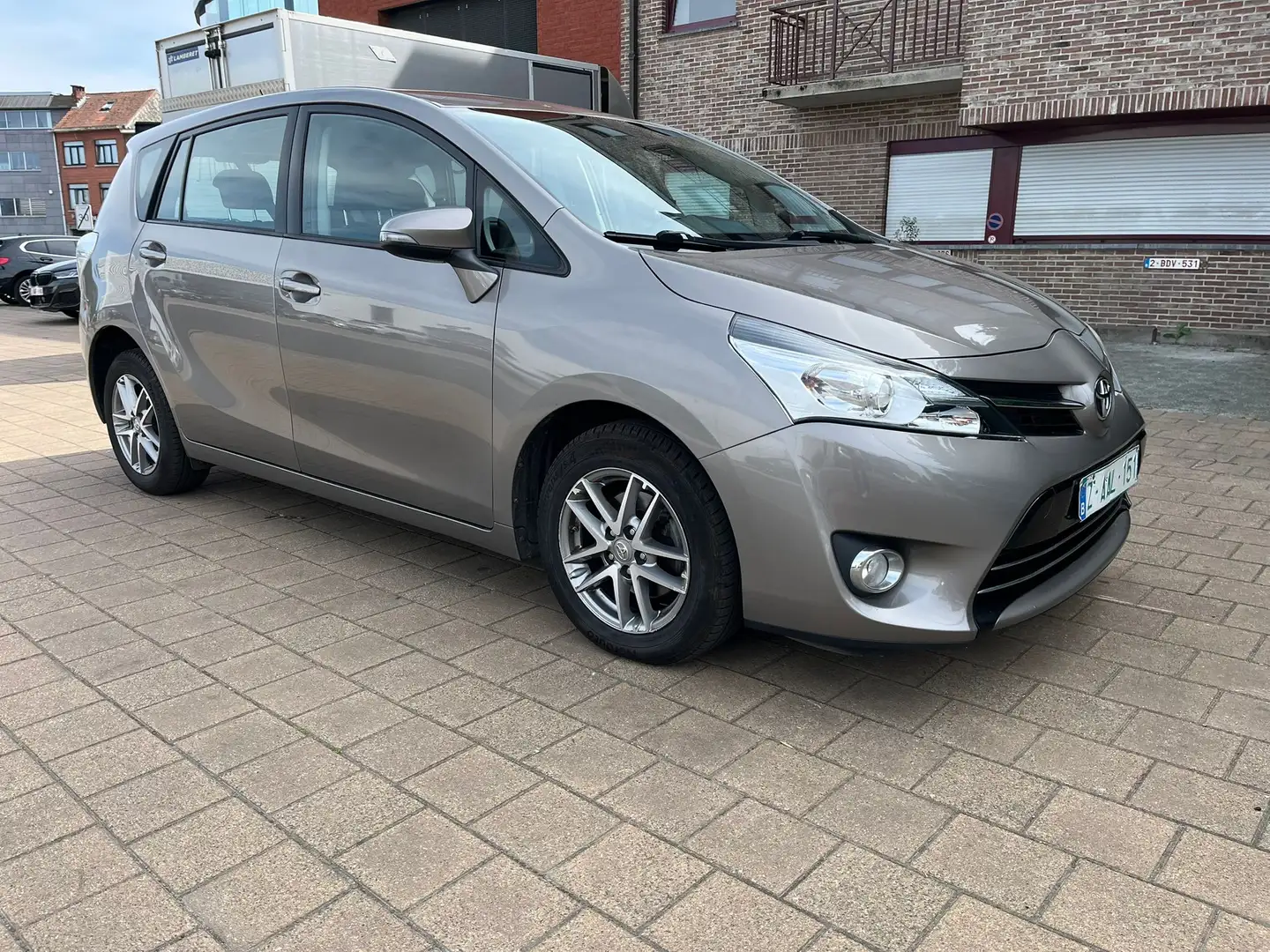 Toyota Verso 1.6 D-4D Business Plus 5pl. Grau - 1