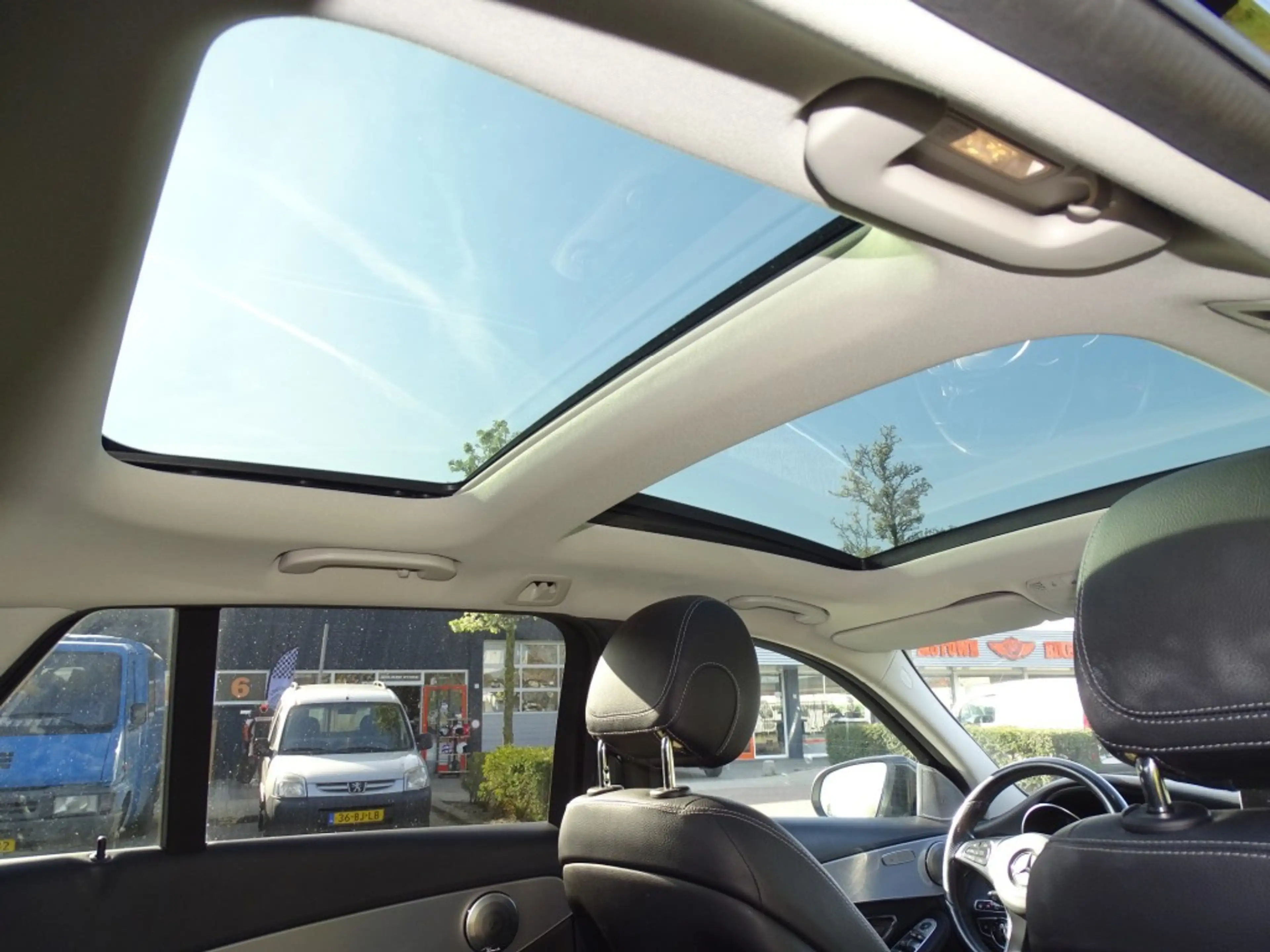 Mercedes-Benz C 400 C400 AMG 4Matic Premium plus -Hlf Leer-Pano-Clima- — photo 15