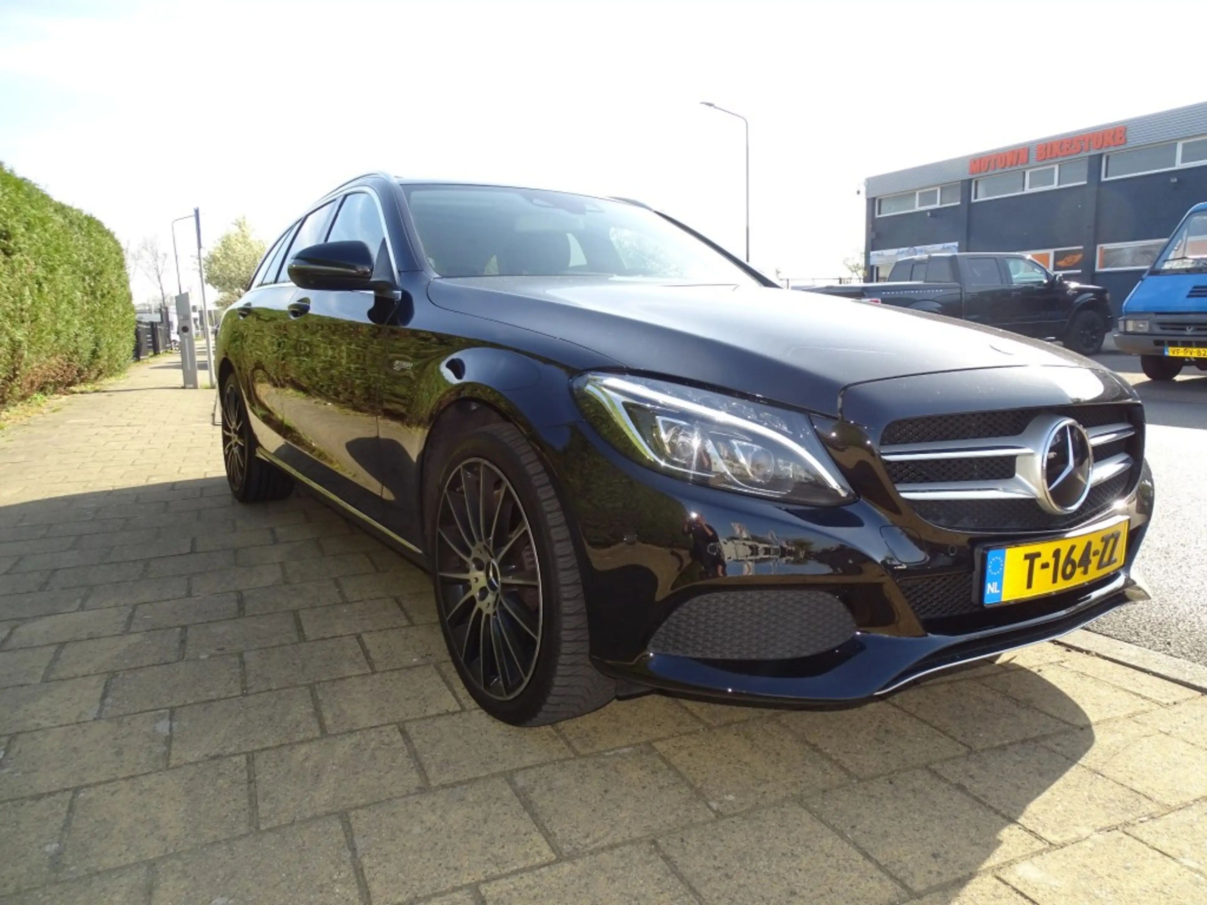 Mercedes-Benz C 400 C400 AMG 4Matic Premium plus -Hlf Leer-Pano-Clima- — photo 4