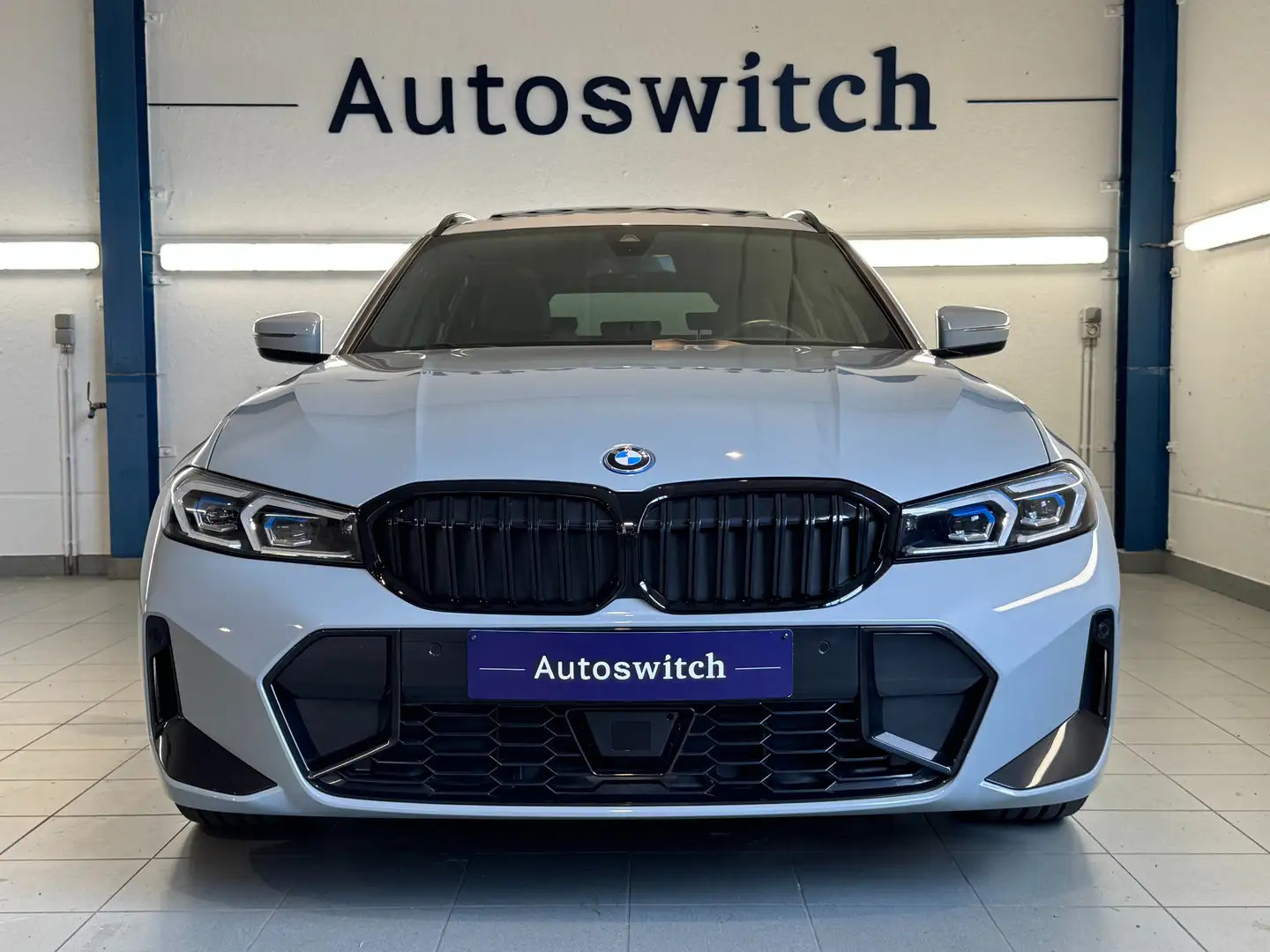 BMW 330 e Touring -MSport/Pano/ActCruise/Trekh/H&K/Comf/.. Grijs - 2