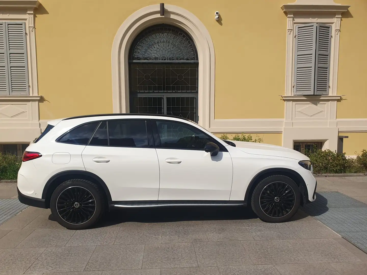 Mercedes-Benz GLC 220 D AMG Premium Plus 4matic PANORAMA Weiß - 2