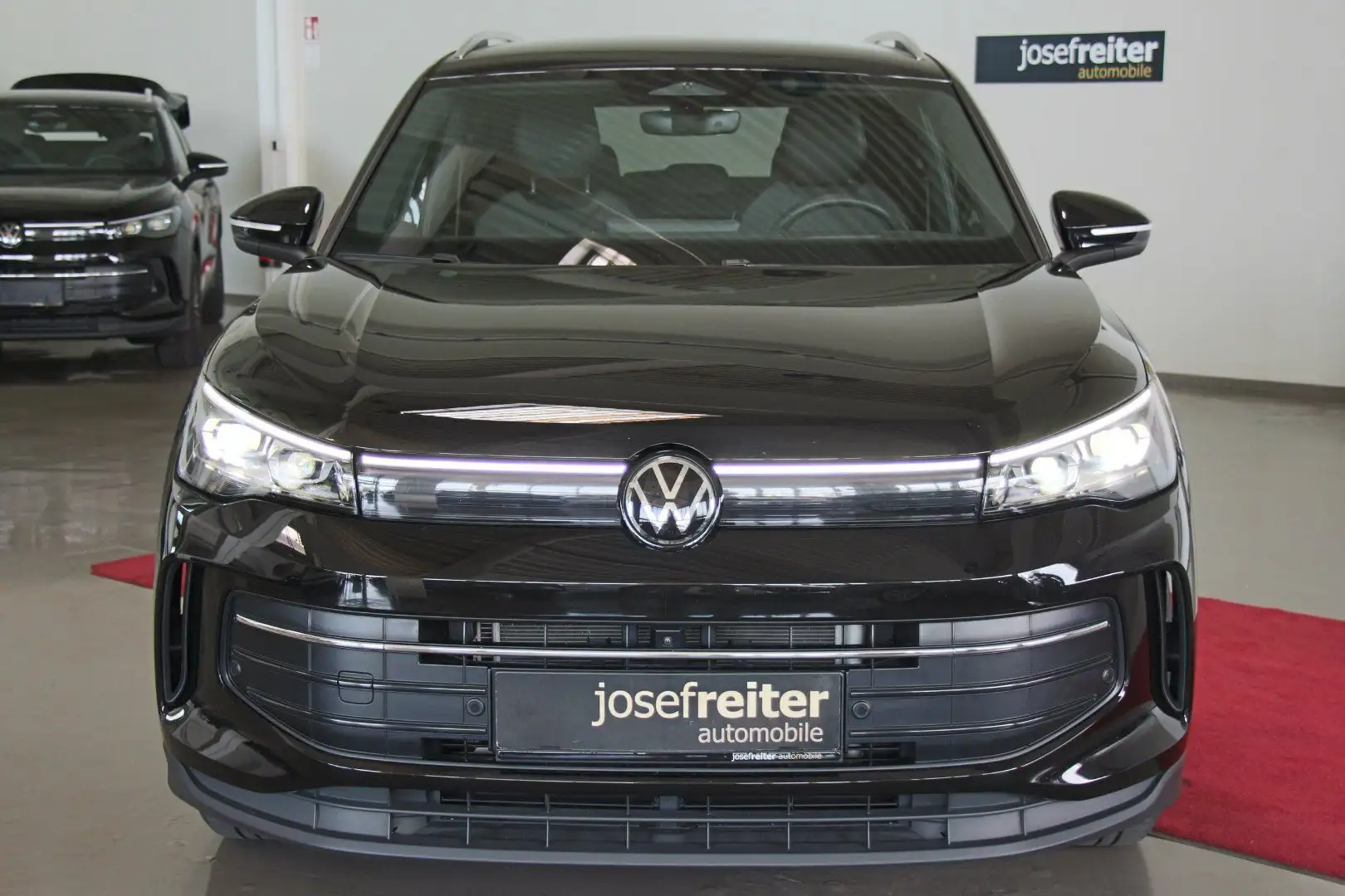 Volkswagen Tiguan 2.0 TDI DSG Friends AHKä7HEAD-UP/IQ-HD-MATRIX Schwarz - 2