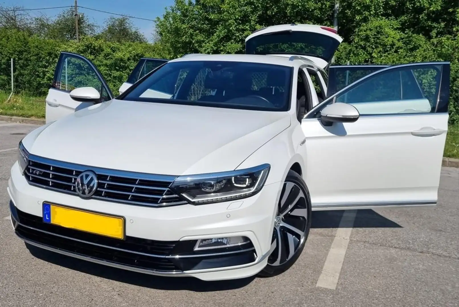 Volkswagen Passat Variant 2.0 TDI    R-Line     DSG - 2