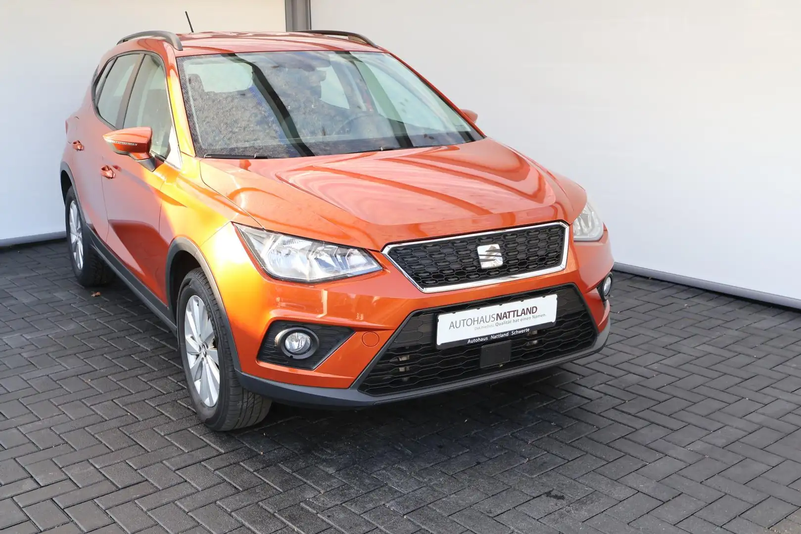 SEAT Arona 1.0 TSI Style PDC Klimaautomatik Bluetooth Arancione - 2