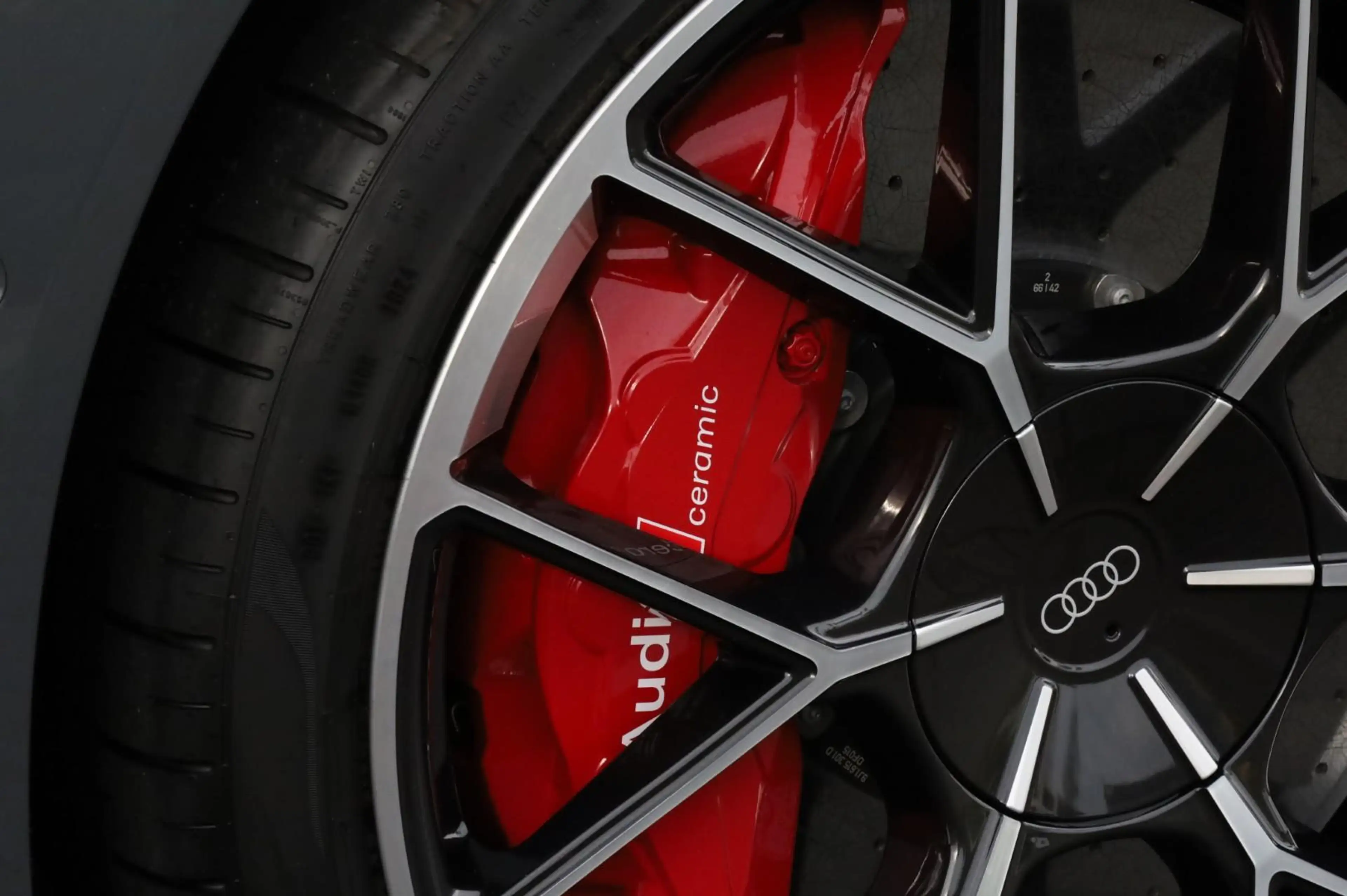 Audi RS e-tron GT Carbon l Keramisch l Massage l Vierwielsturing — photo 11