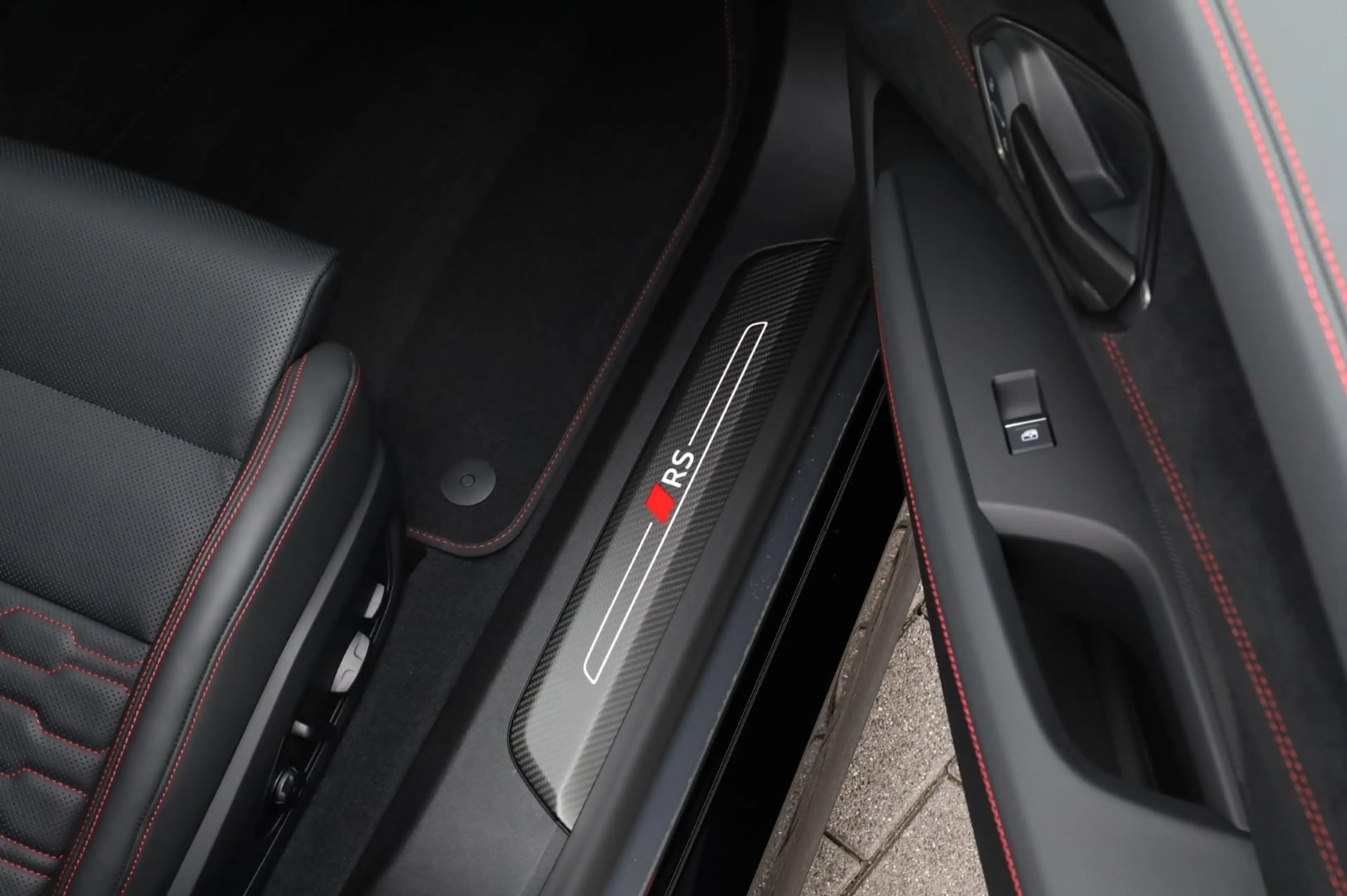 Audi RS e-tron GT Carbon l Keramisch l Massage l Vierwielsturing — photo 41