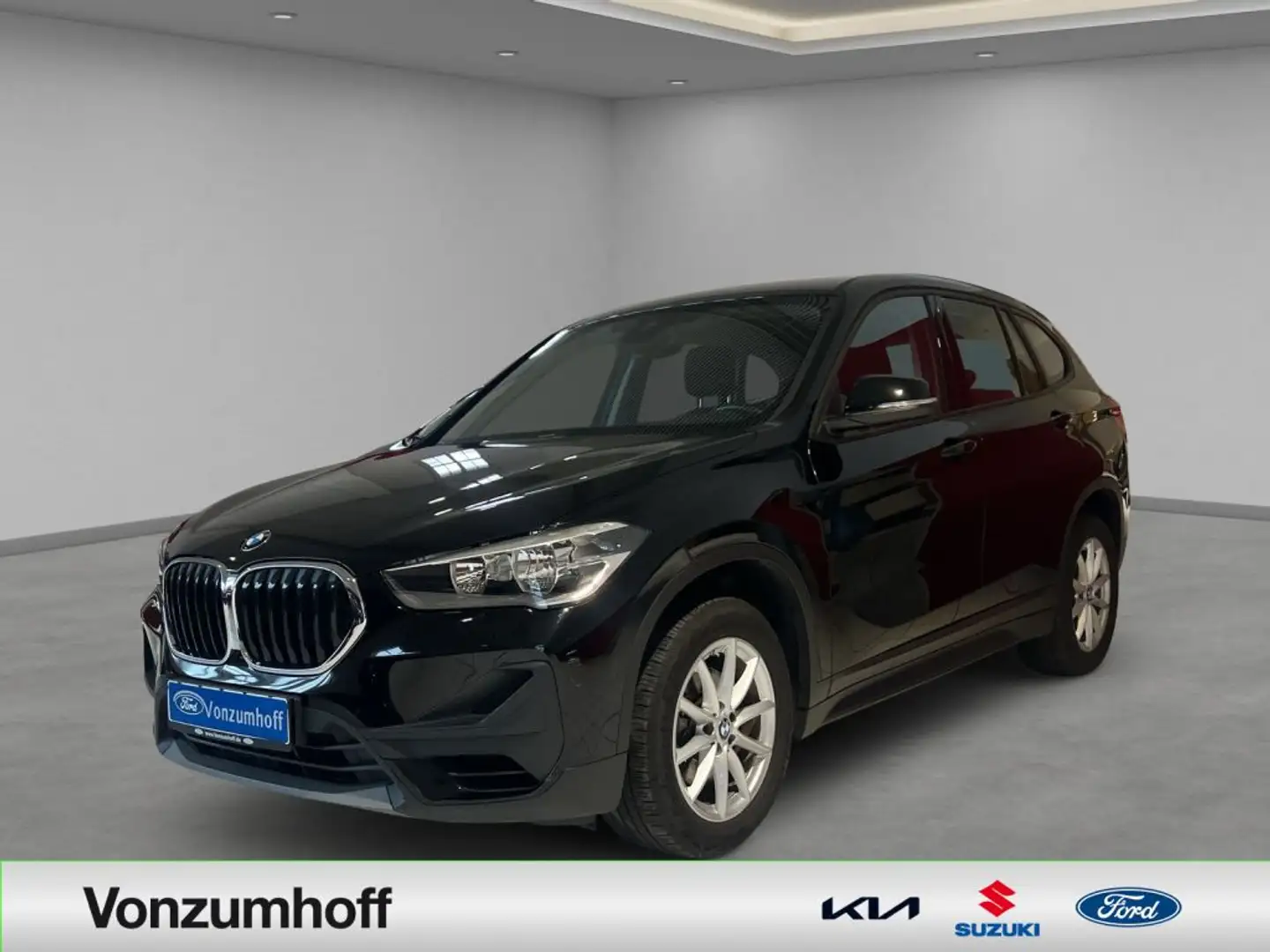 BMW X1 sDrive18i Advantage Schwarz - 1