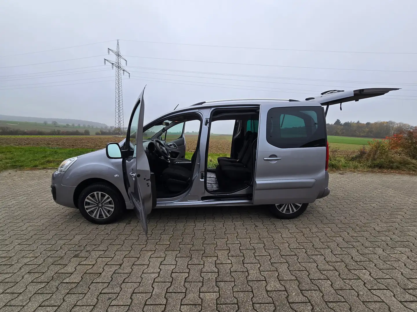 Peugeot Partner Active Grau - 1