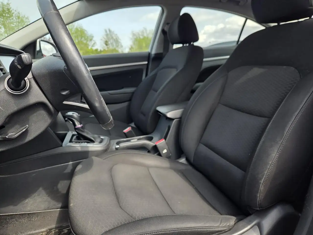 Hyundai ELANTRA снимка Hyundai ELANTRA