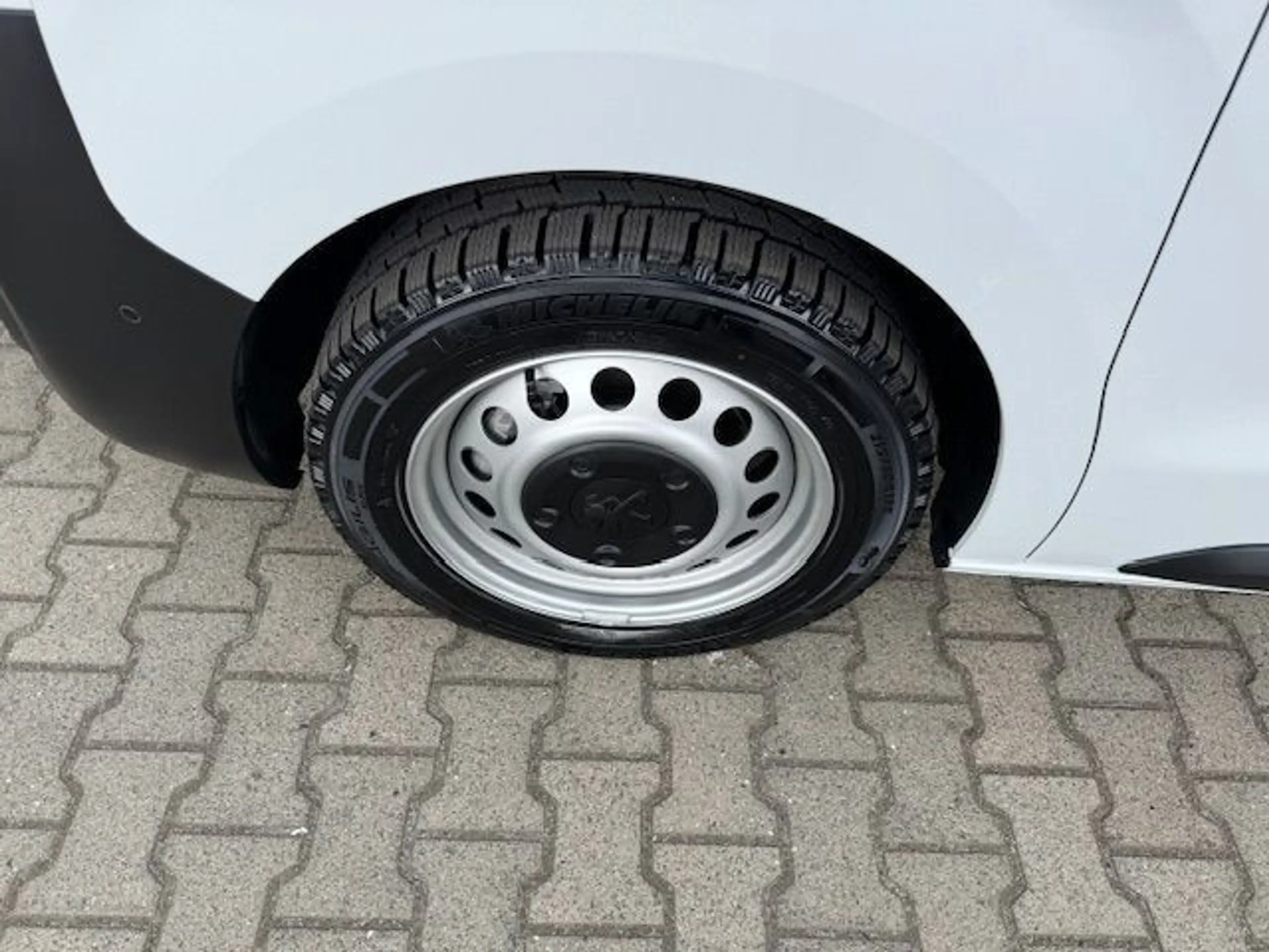Peugeot Expert 2.0 BlueHDi 145 L2 EHZ — photo 18