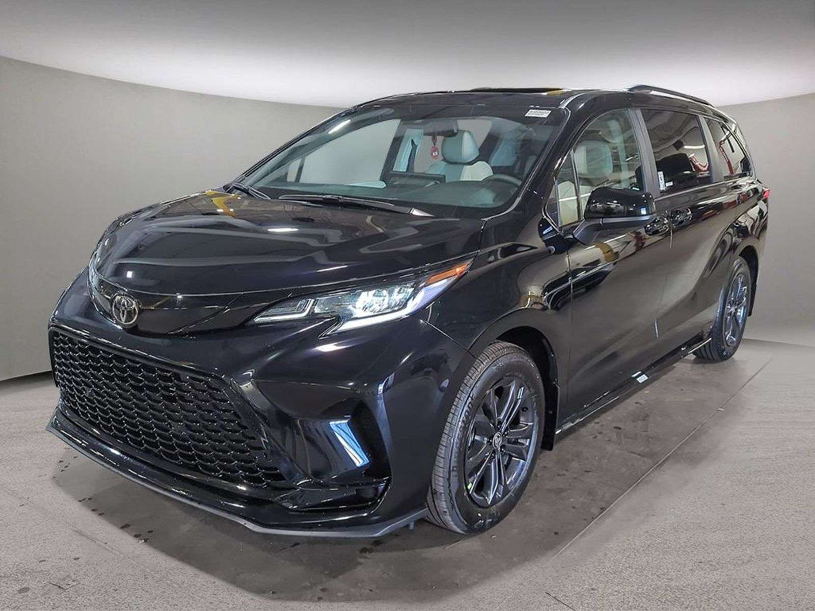 2026 Toyota Sienna HYBRID XSE AWD; LEATHER, SUNROOF, NAV, HEATED SEAT