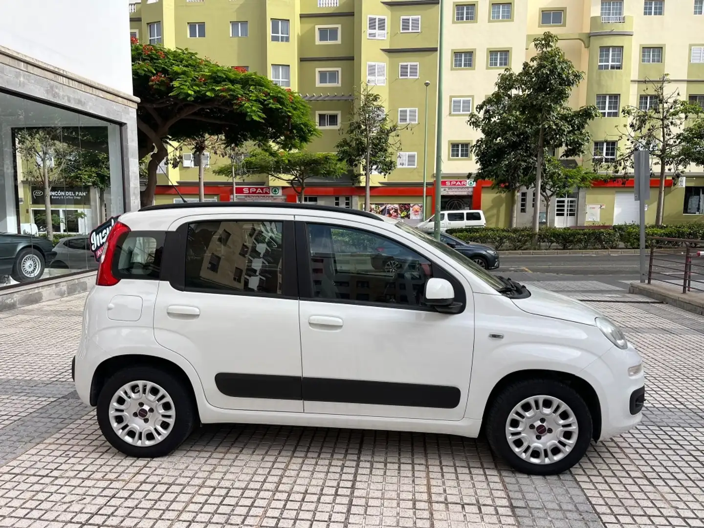 Fiat Punto 1.2 S&S Young 51kW E6 Blanc - 2