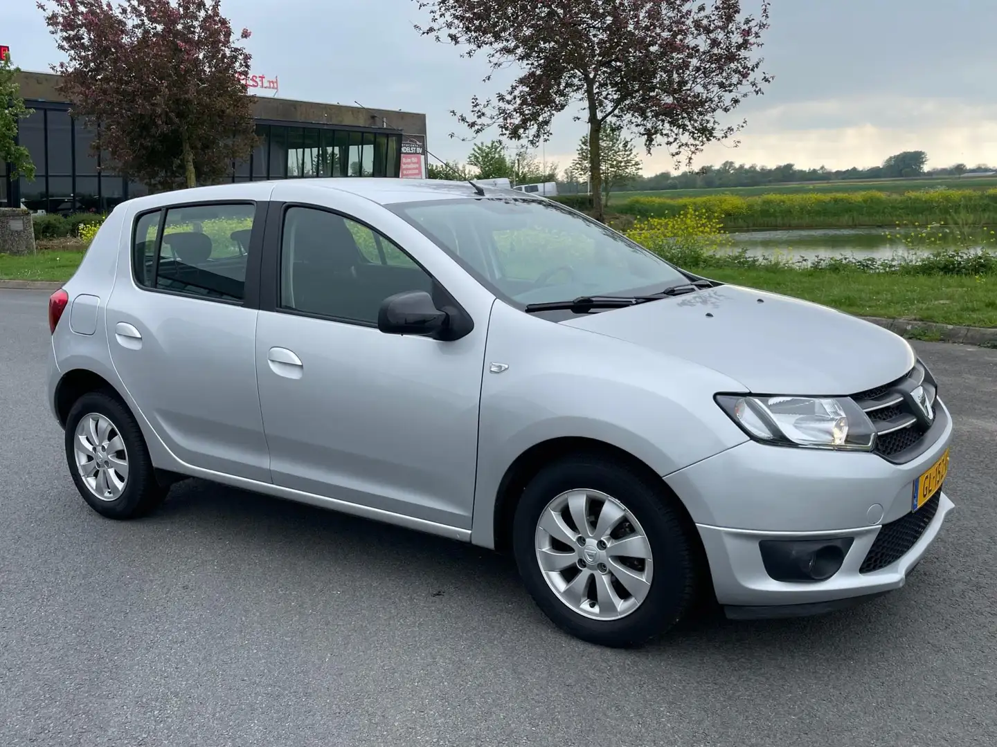 Dacia Sandero 0.9 TCe Blackline, 5drs, Airco, Cam, Carplay, Crui Grijs - 2